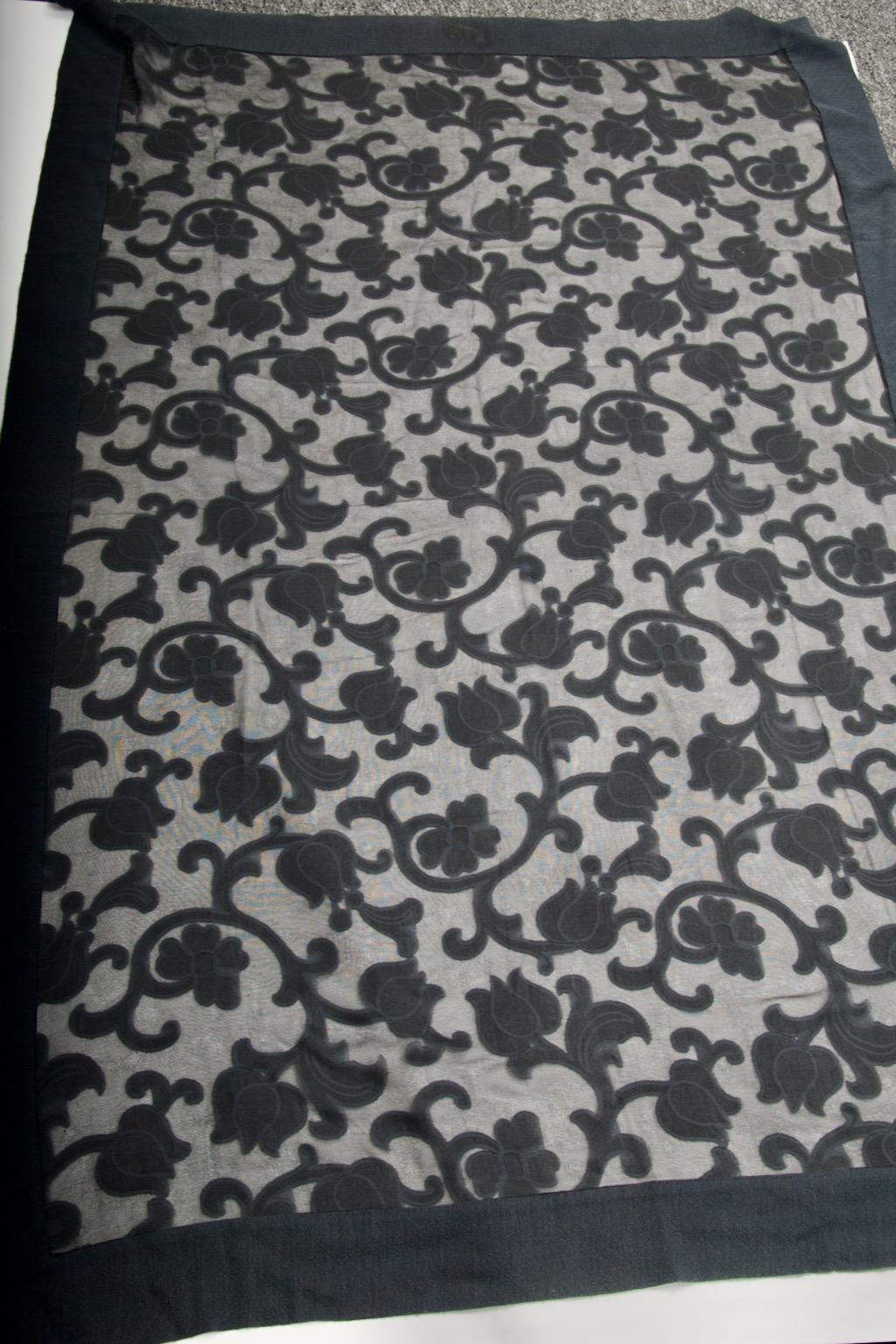 Loro Piana Navy Burn-out Shawl en venta 6