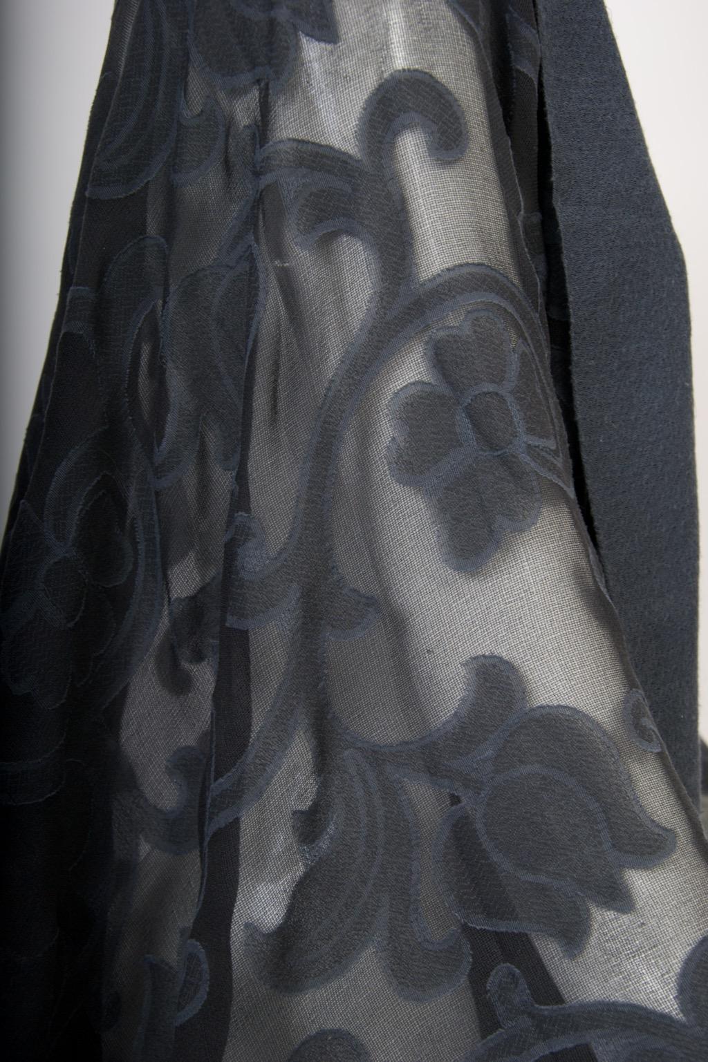 Loro Piana Navy Burn-out Shawl en Bueno estado para la venta en Alford, MA