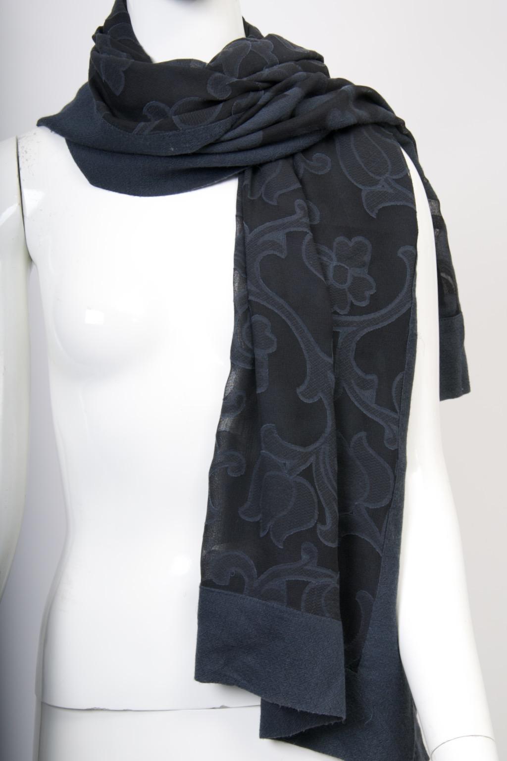 Loro Piana Navy Burn-out Shawl en venta 4
