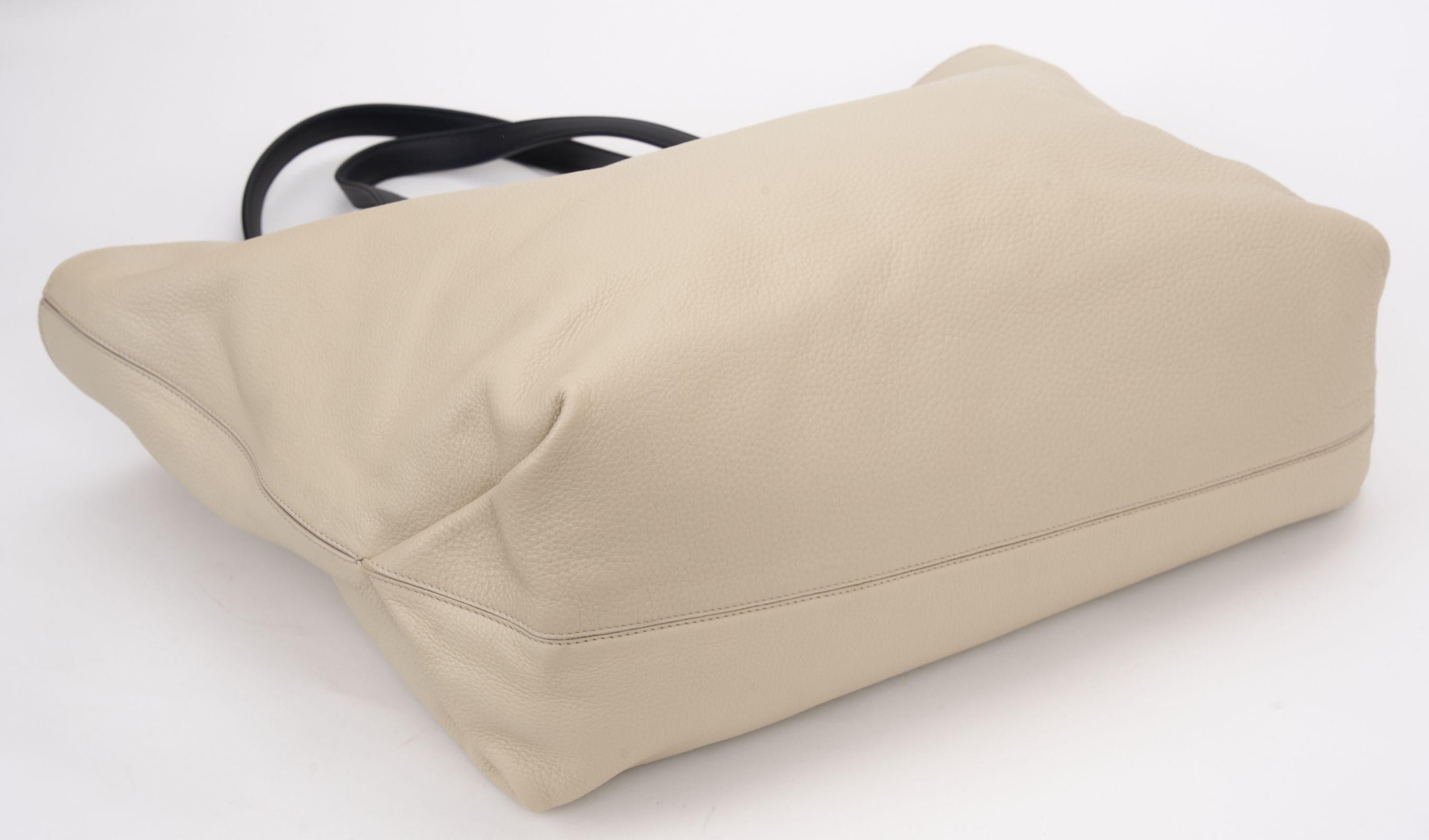 Donna Loro Piana New Tote in pelle e cashmere in vendita