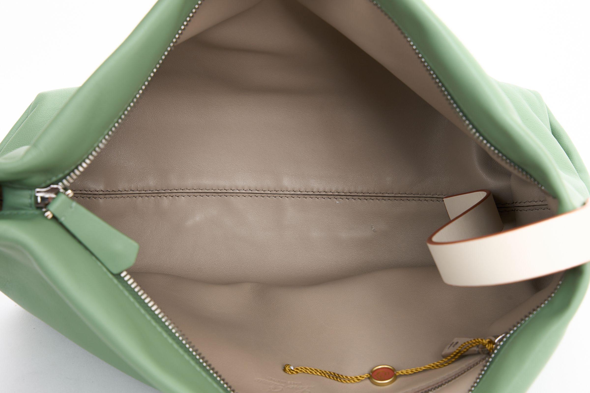 Pochette in pelle d'agnello Loro Piana New Sage Butter in vendita 2