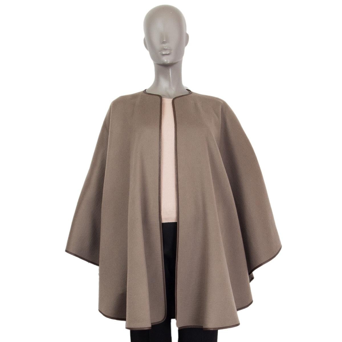 authentic Loro Piana cape in drab olive cashmere (100%) and dark brown lambskin trimming. Unfortunately belt is missing. Has been worn and is in excellent condition. 

Tag Size OS
Size one size
Length 84cm (32.8in)
