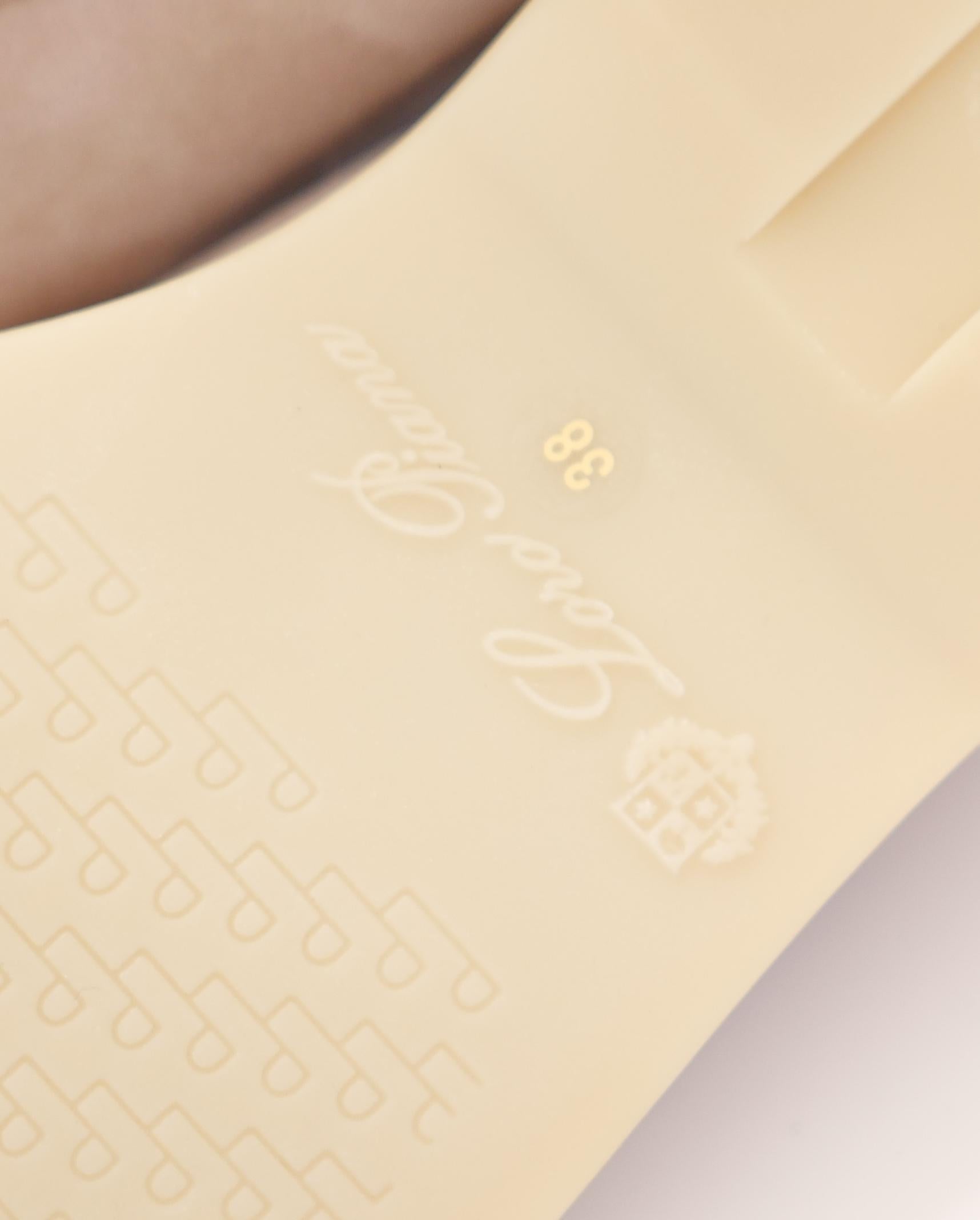 Loro Piana Pale Pink Open Walk Fur Lined Ankle Boots en vente 2