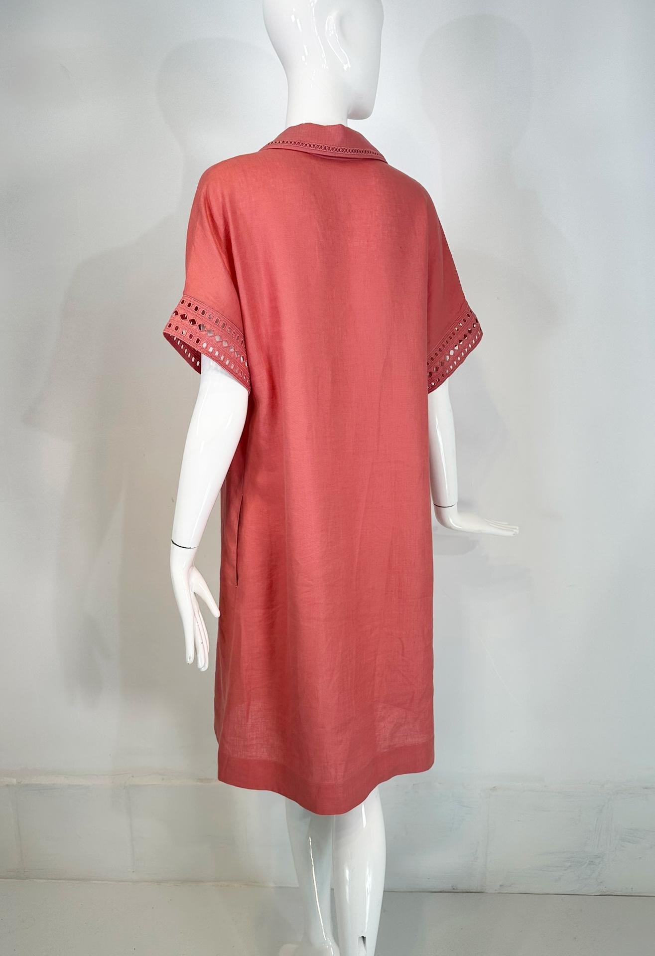 Loro Piana - Vestito ricamato in lino rosa con tasche 42 in vendita 1