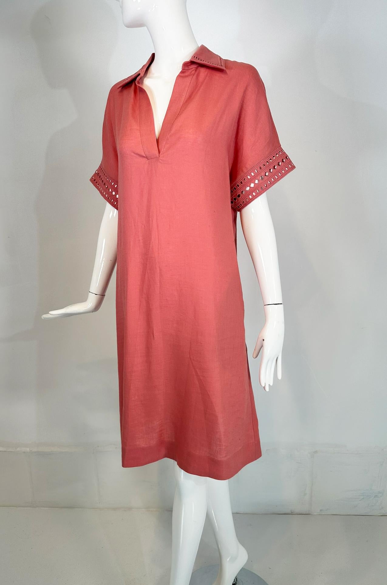 Loro Piana - Vestito ricamato in lino rosa con tasche 42 in vendita 3