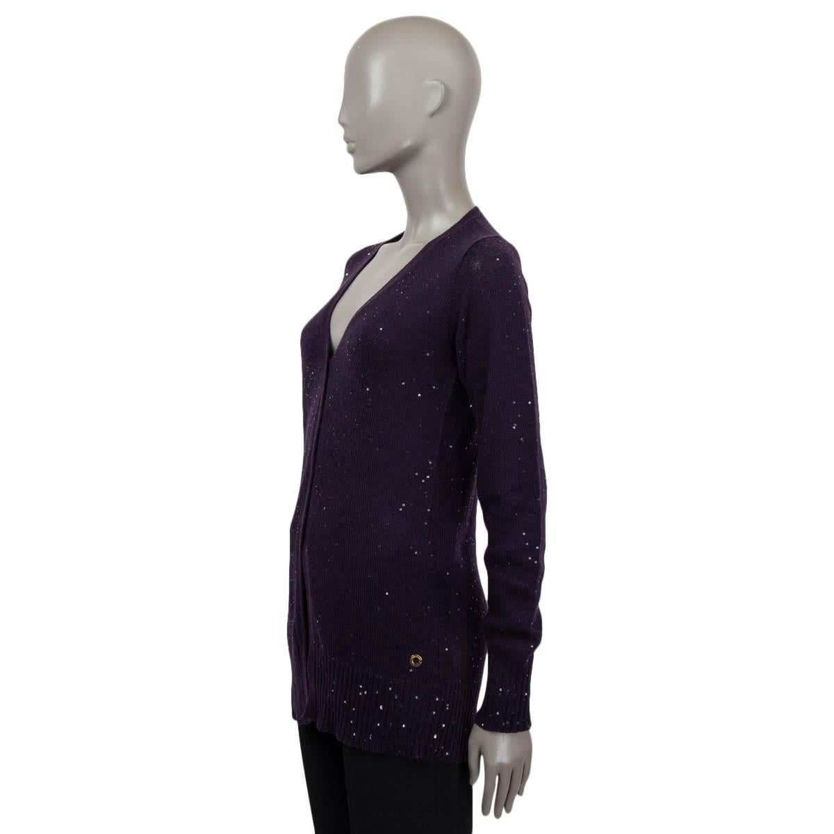 LORO PIANA purple cashmere SEQUIN CARDIGAN Sweater 44 L In Excellent Condition For Sale In Zürich, CH