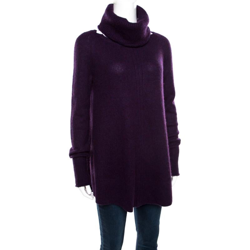 Plush and warm, this sweater by Loro Piana is made from luscious cashmere, flaunting a feminine purple hue. It is styled with long sleeves and a round neckline accompanied by a matching Infinity scarf. Fine knitting and a smooth finish complete this