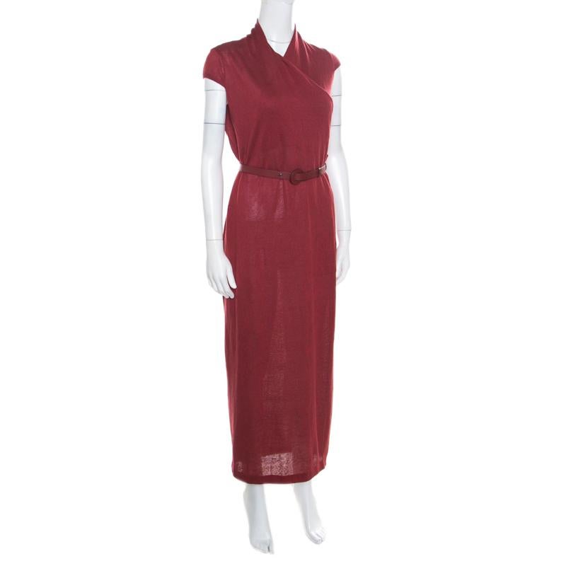 Minimalist and appealing, this Loro Piana dress is a true example of the brand's ritzy designs. Kick-start your weekend on a merry note with this gorgeous red dress. Cut from a silk-linen blend and equipped with a leather belt, this dress flaunts a