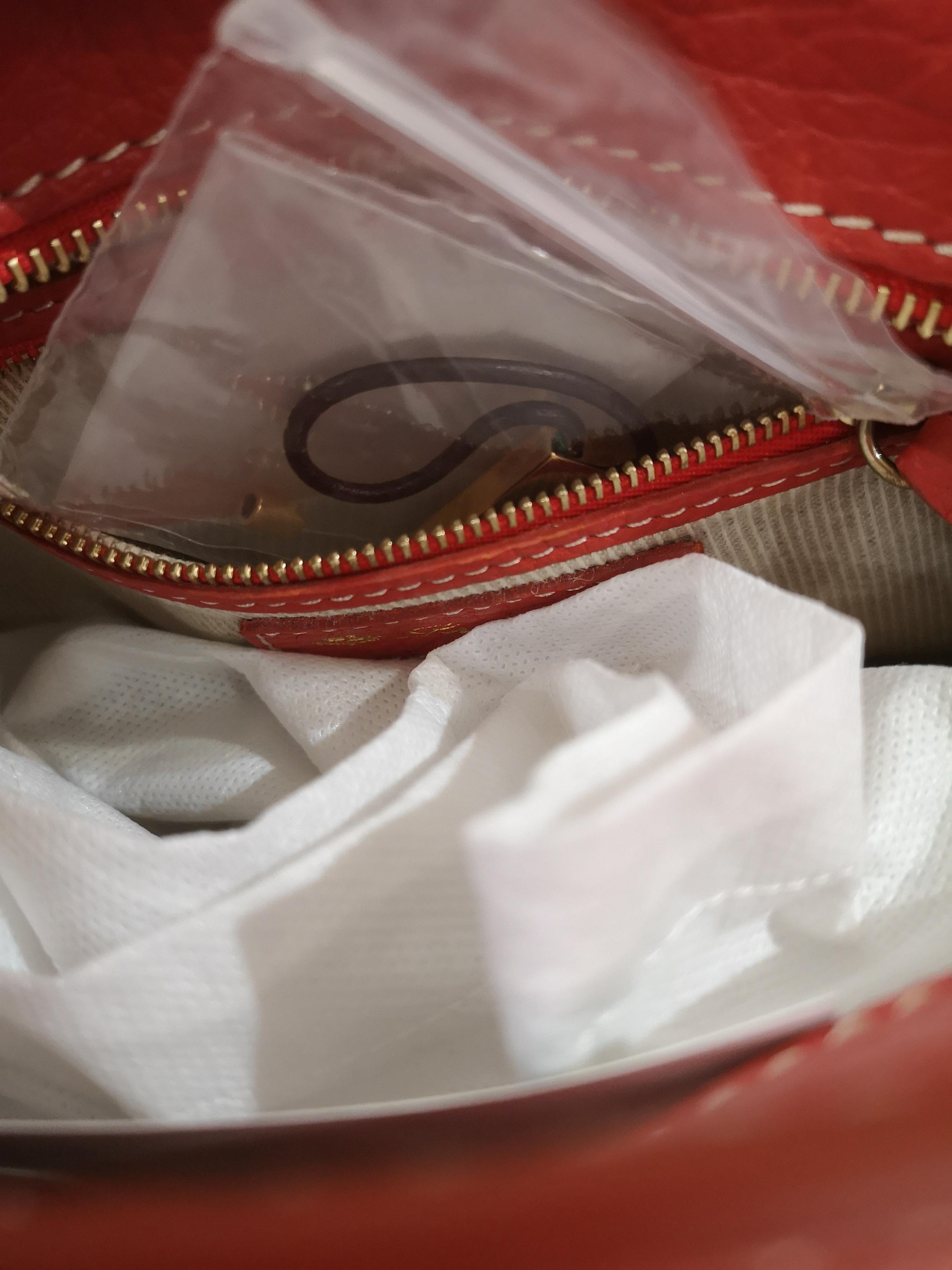 Loro Piana Red shoulder bag / handle bag In Good Condition For Sale In Capri, IT