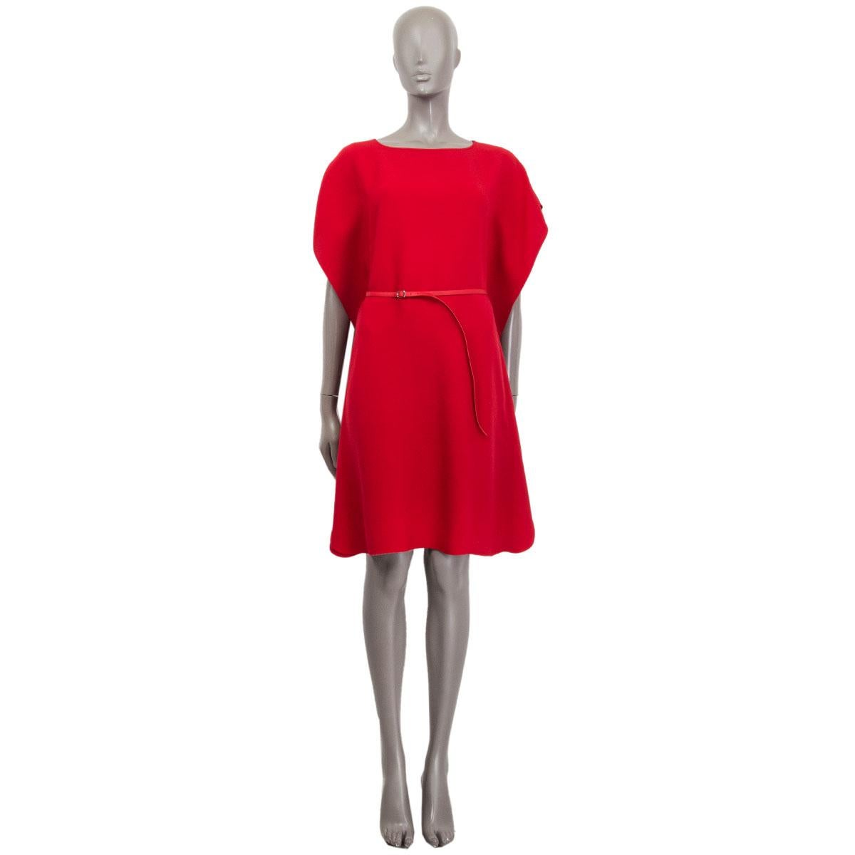 100% authentic Loro Piana Jo cady dress in red silk (100%) with a leather waist belt to slip on. Unlined. Has been worn and in excellent. 

Tag Size S
Size S
Shoulder Width 40cm (15.6in)
Bust 96cm (37.4in)
Waist 88cm (34.3in)
Hips 98cm