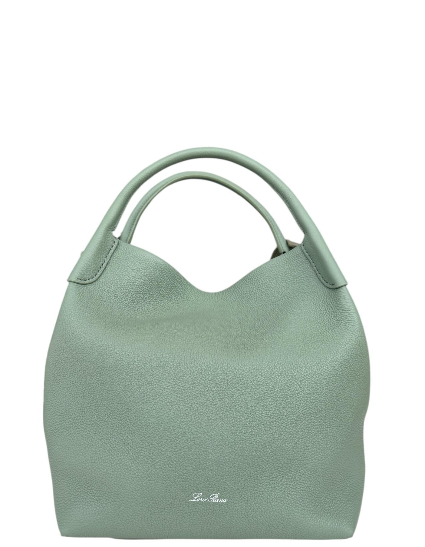 Loro Piana in pelle di vitello a grana grossa Greene & Greene con tracolla

Prodotto in: Italia
\Colore: Sage Brush Leaves Green, 50UB
Hardware: Silvertone
Materiali: Pelle di vitello a grana grossa
Fodera: Pelle scamosciata
Chiusura/Apertura: