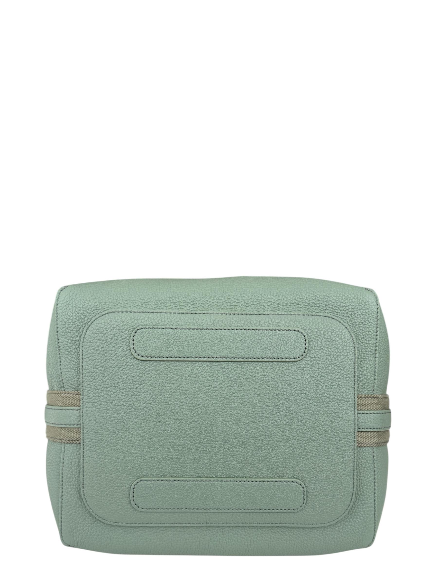 Loro Piana in pelle di vitello a grana verde Greene & Greene Borsa Hobo grande con tracolla in vendita 1