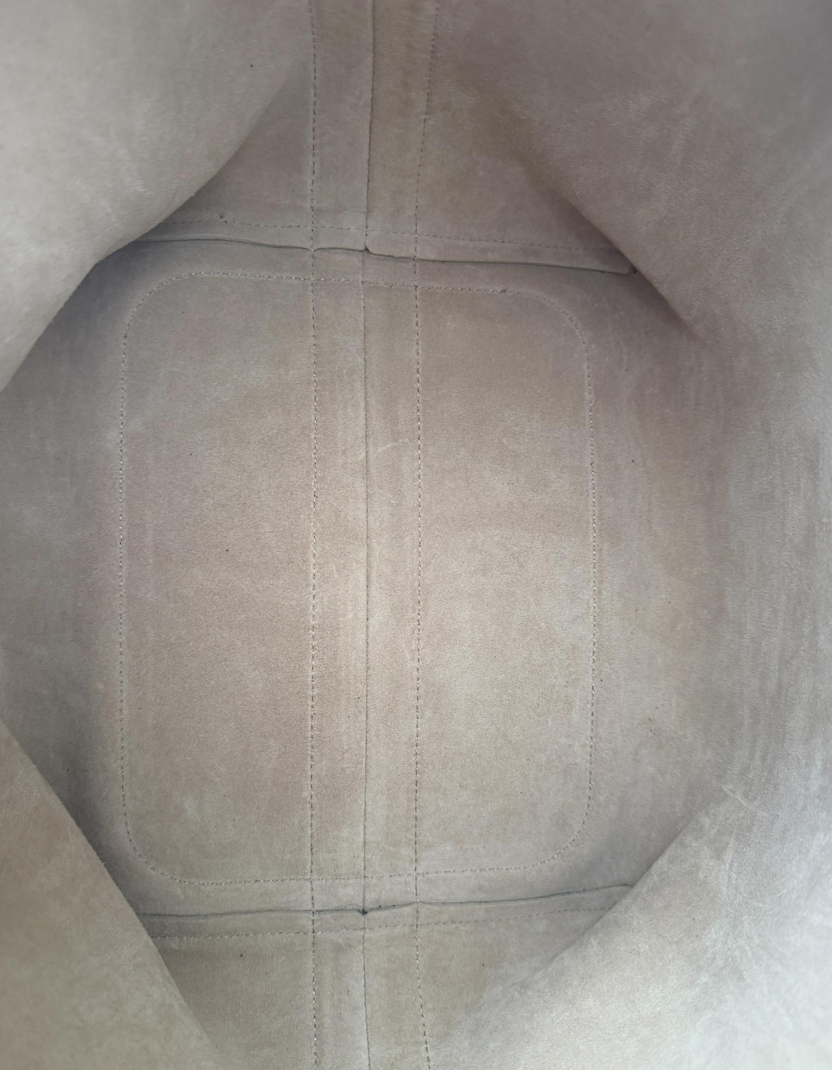 Loro Piana in pelle di vitello a grana verde Greene & Greene Borsa Hobo grande con tracolla in vendita 2