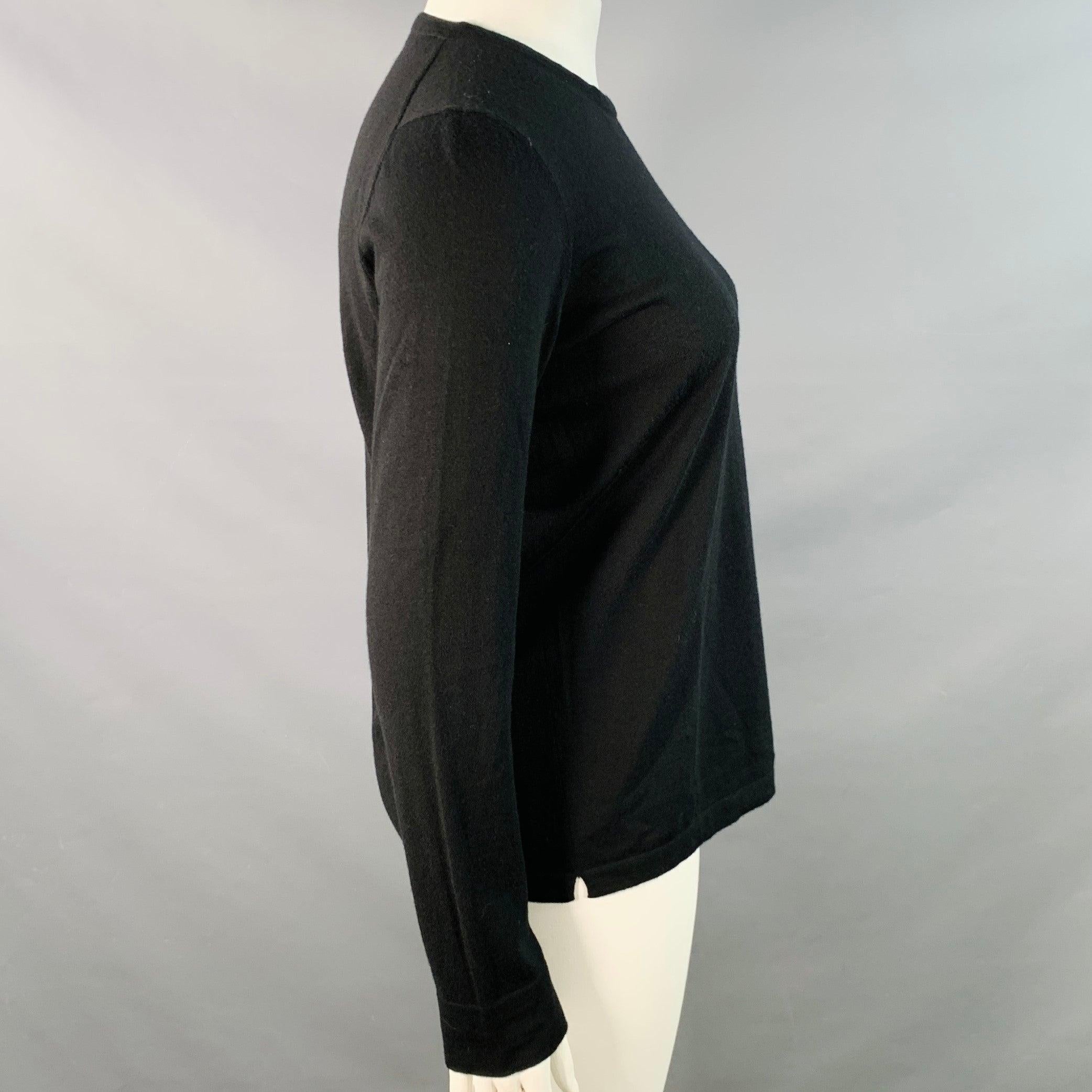 Pull LORO PIANA
en tricot de cachemire noir, avec des manches longues et un col ras du cou. Fabriqué en Italie. Excellent état. Cet article a été consigné sans étiquette de marque. 

Marqué :   IT 46 

Mesures : 
 
Épaule : 14 pouces Poitrine : 42