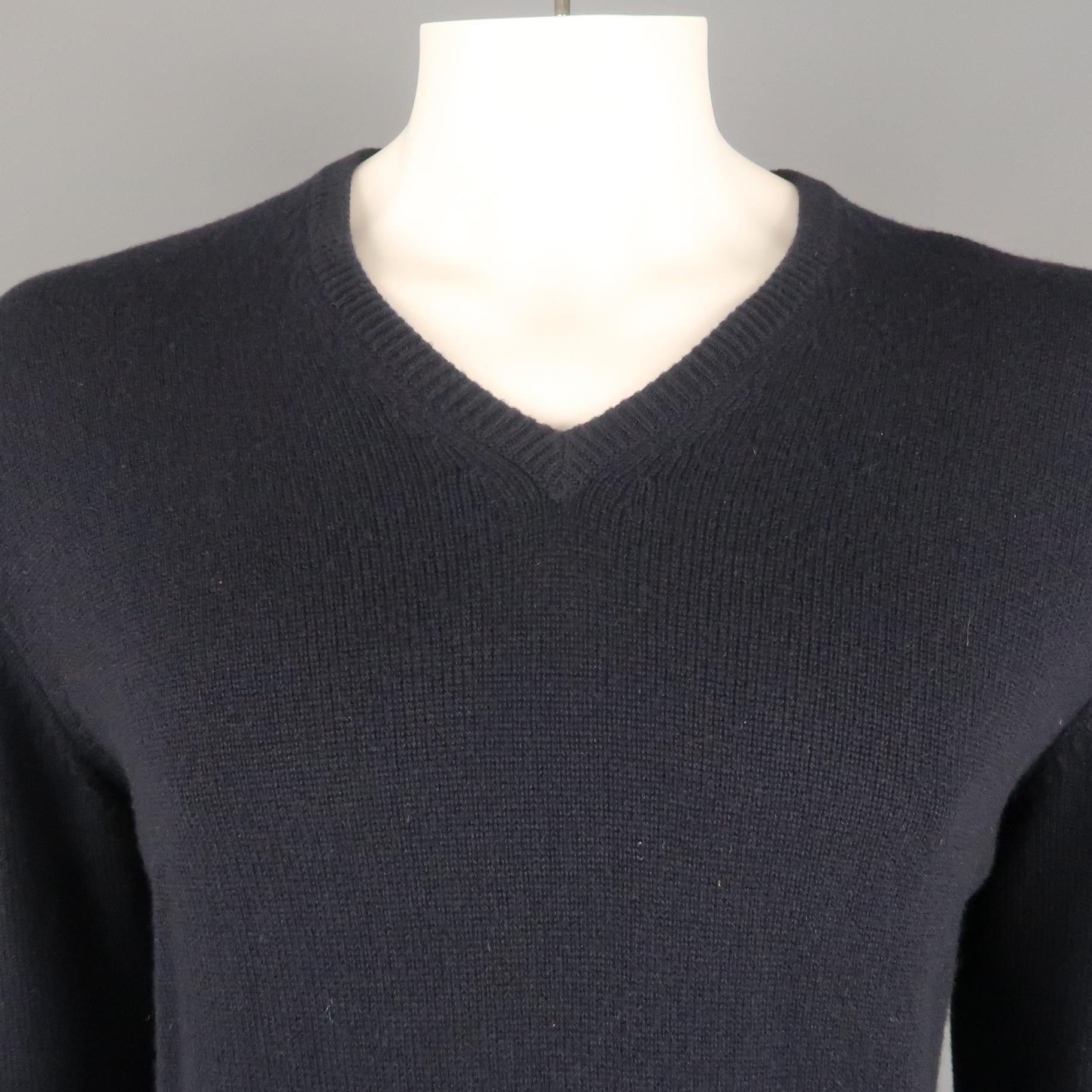 LORO PIANA pullover comes in a navy cashmere featuring a v-neck style. Made in Italy.
 
Excellent Pre-Owned Condition.
Marked: IT 40
 
Measurements:
 
Shoulder: 22 in.
Chest: 48 in.
Sleeve: 27 in.
Length: 28 in.