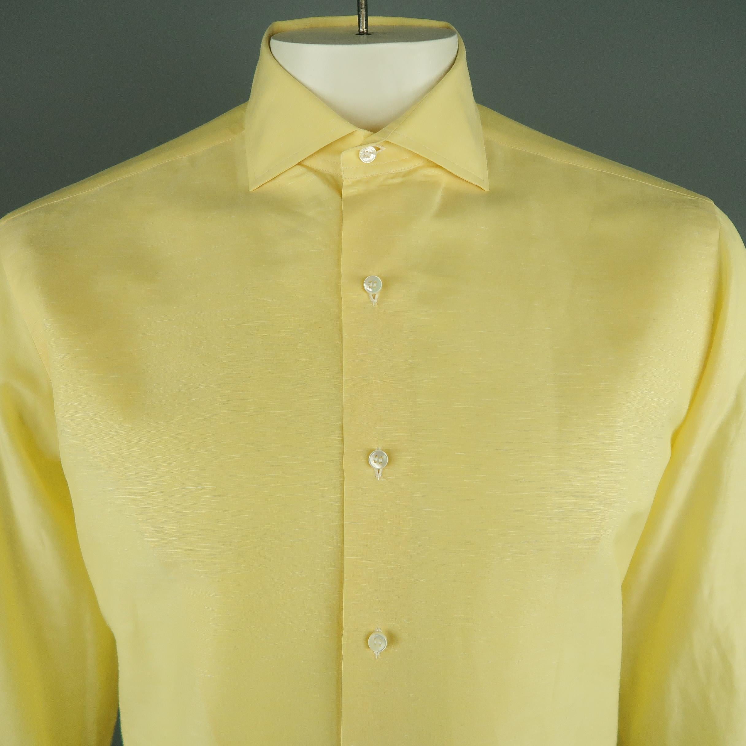 LORO PIANA Long Sleeve Shirt comes in a yellow tone in a solid light linen/cotton  material, with a spread collar, buttoned cuffs, button up. Made in Italy.
 
Excellent Pre-Owned Condition.
Marked: M
 
Measurements:
 
Shoulder: 18 in.
Chest: 48