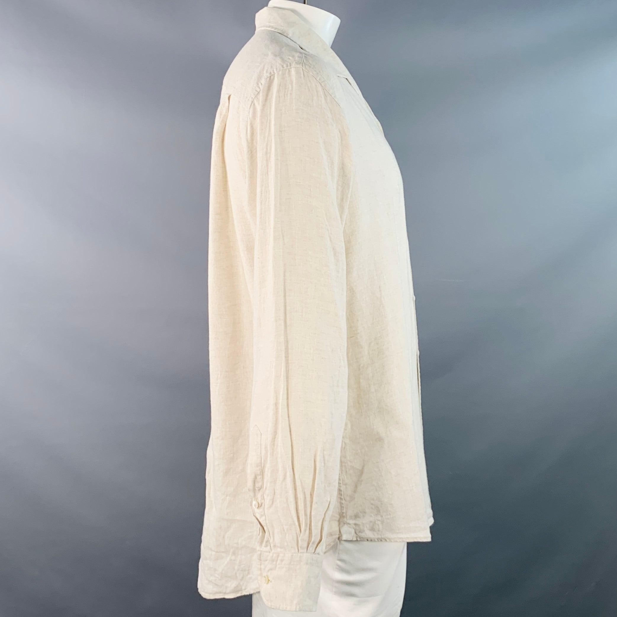 LORO PIANA Langarmhemd
aus beigem Leinengewebe, mit Lagerkragen, einer Tasche und Knopfverschluss. Made in Italy Ausgezeichneter Pre-Owned Zustand.  

Markiert:   XXL 

Abmessungen: 
 
Schultern: 18,5 Zoll Brustumfang: 50 Zoll Ärmelumfang: 27 Zoll