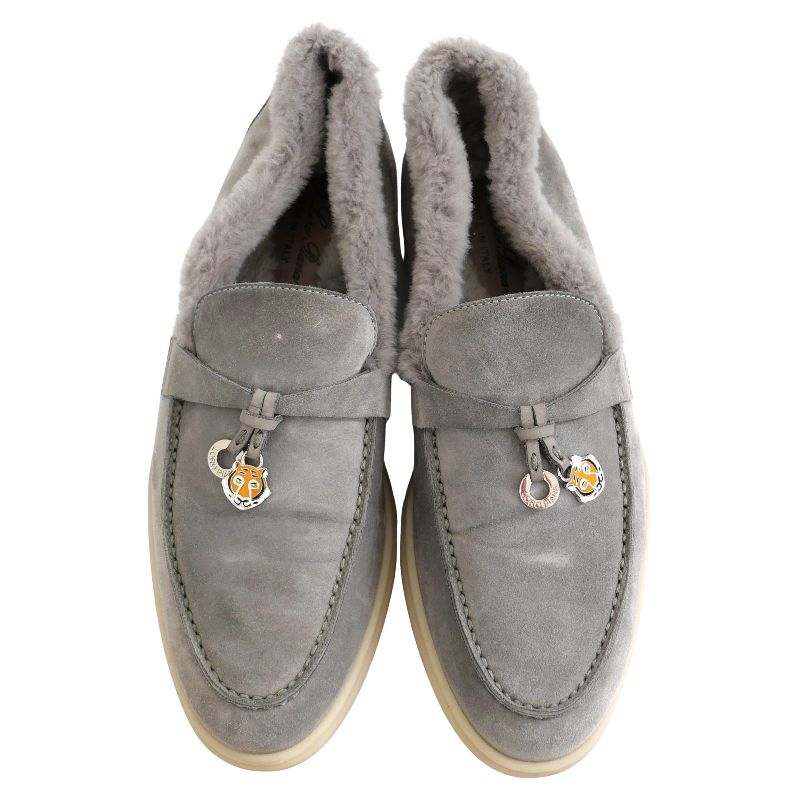 Mocasines Loro Piana Summer Charms Walk forrados de piel Ltd Ed Tiger Charm Gris