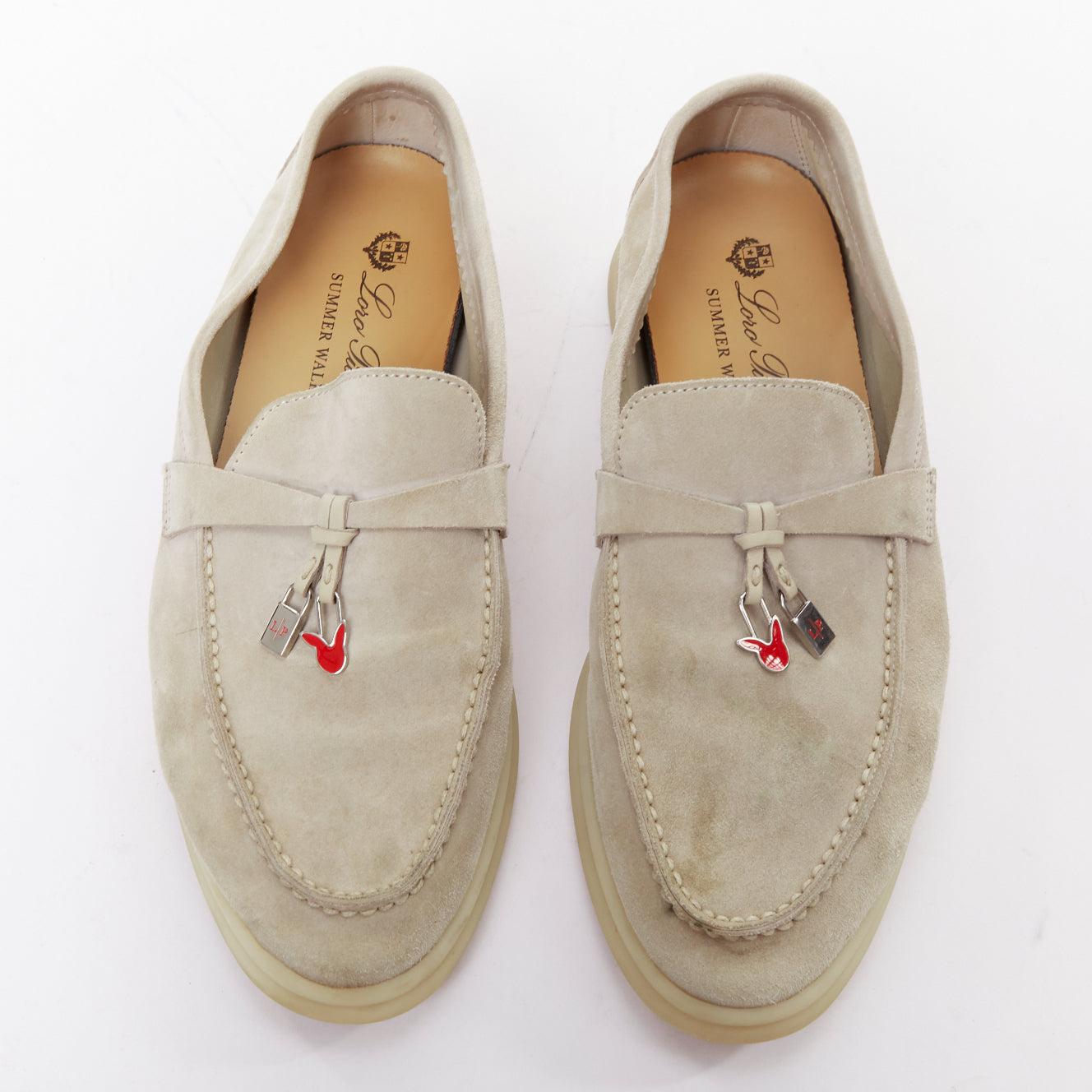LORO PIANA Summerwalk Chamslofer sand Wildleder Kaninchen Anhänger loafers EU37
Referenz: KYCG/A00206
Marke: Loro Piana
Modell: Sommer Charme Spaziergang
MATERIAL: Wildleder
Farbe: Beige, Orange
Muster: Solide
Verschluss: Slip On
Innenfutter: