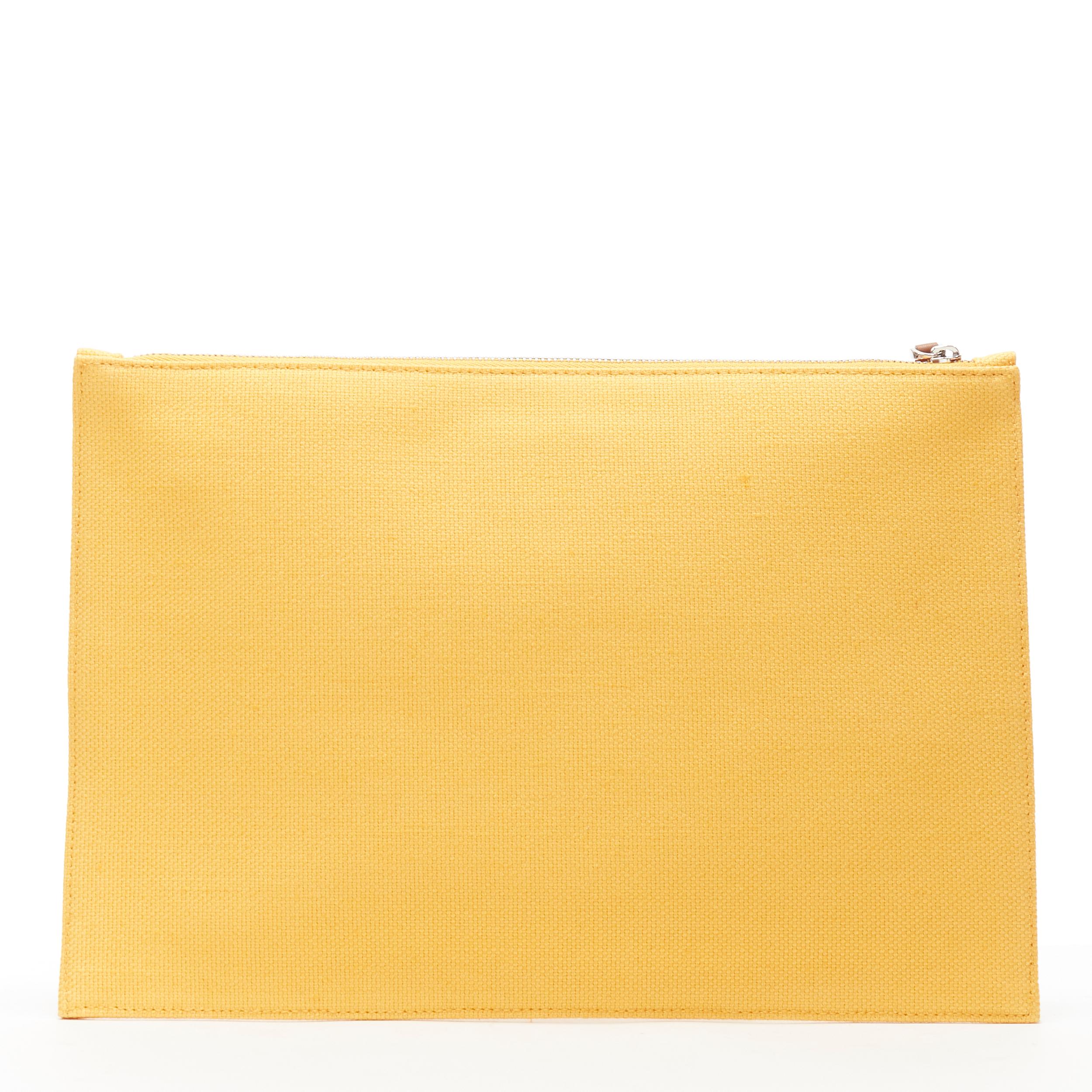 Loro Piana borsa in tela giallo sole a righe marroni in pelle con cerniera a scomparsa
Marchio: Loro Piana
Nome del modello / Stile: Marsupio in tela
Materiale: Tessuto
Colore: giallo
Modello: Tinta unita
Chiusura: zip
Dettaglio extra: Tratto in