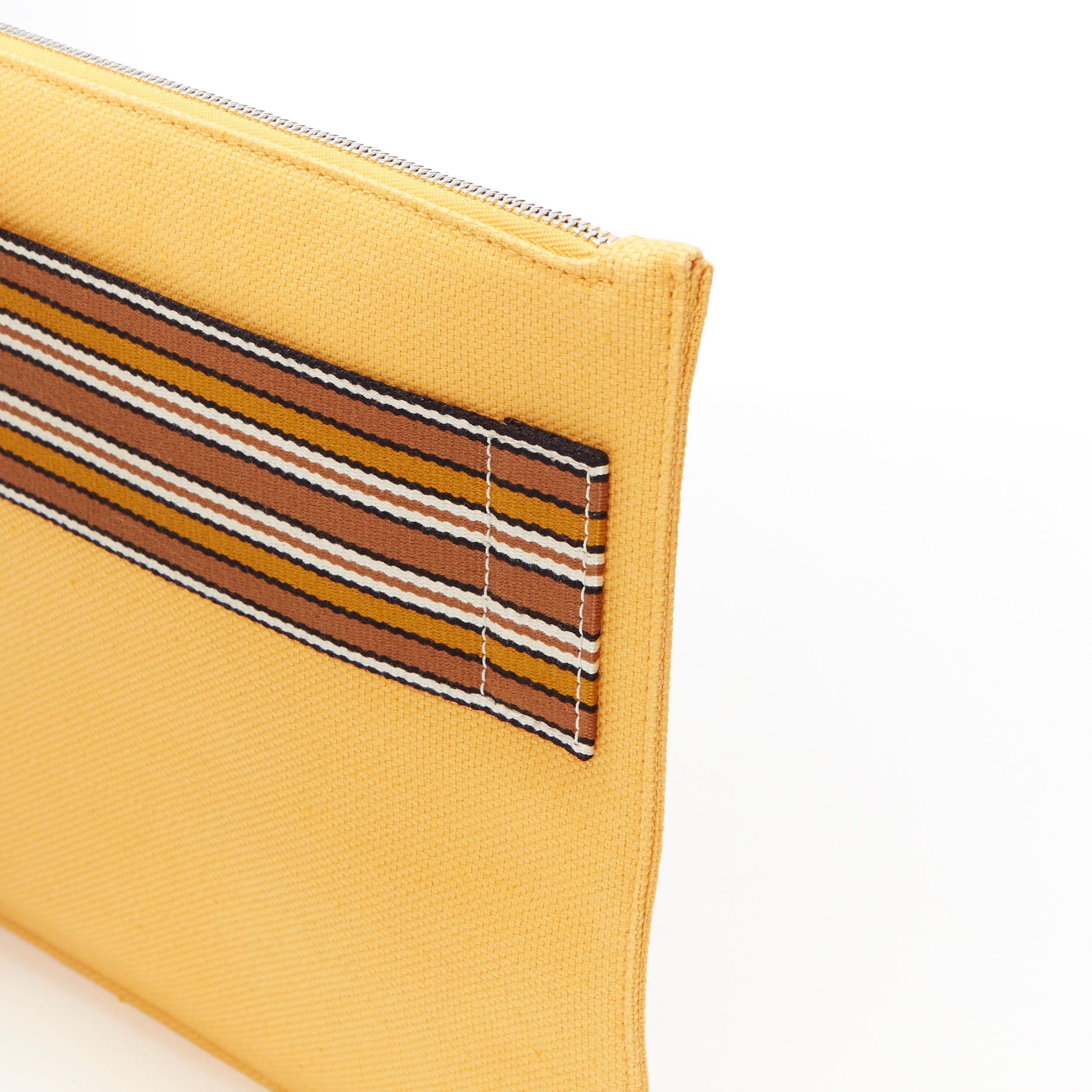 Donna Loro Piana borsa in tela giallo sole a righe marroni in pelle con cerniera a scomparsa