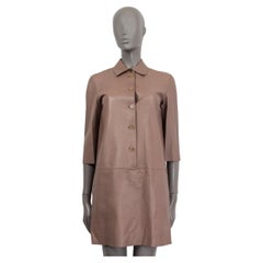 LORO PIANA - Robe en cuir taupe à manches courtes, taille 38 XS