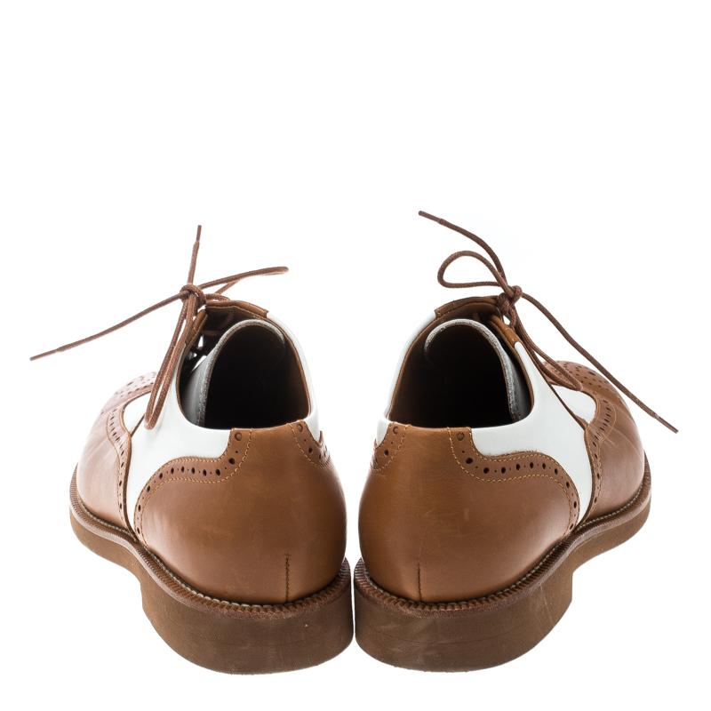 Loro Piana Zweifarbige Brogue Oxfords aus Leder mit runder Zehe und Flügelspitze Größe 37,5 im Zustand „Gut“ in Dubai, Al Qouz 2