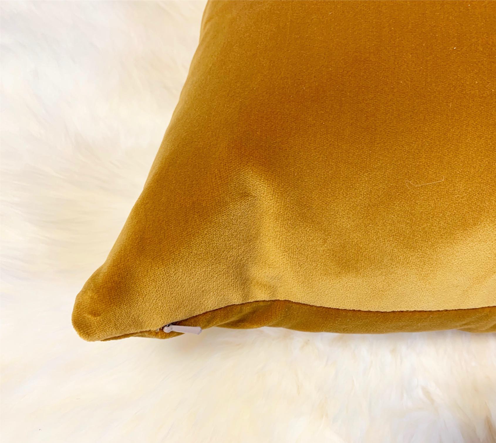 Beautiful pillow crafted in our Saint Louis studio. Loro Piana's cotton velvet is so luxurious. The Ginger Alchemy color way is a mustard gold hue. We adore it! Down feather insert included.

  