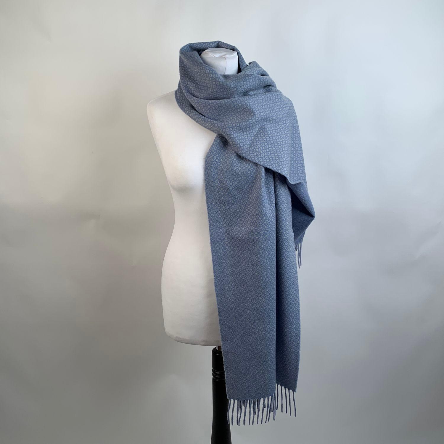 Loro Piana Vintage Light Blue Reversible Cashmere Large Scarf In Excellent Condition In Rome, Rome