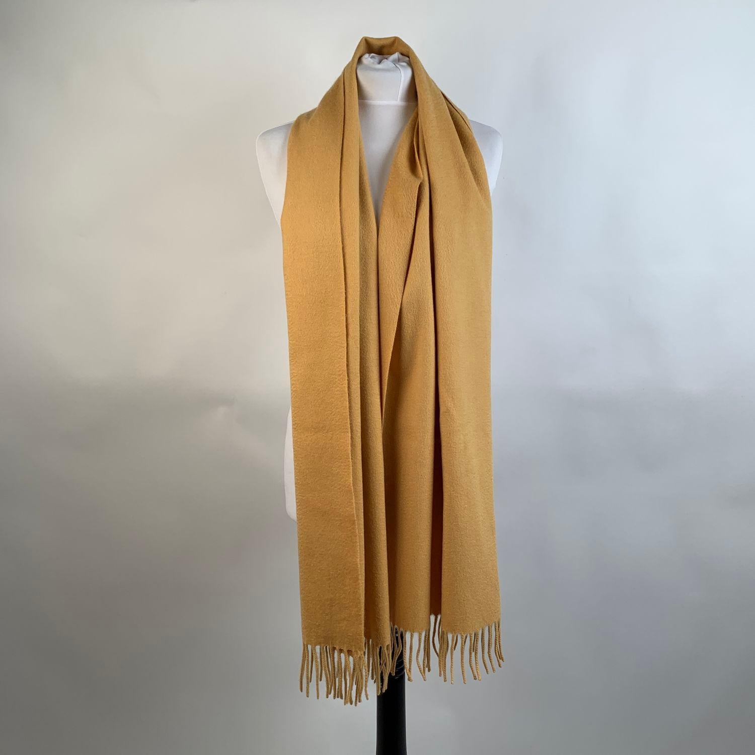 Vintage Loro Piana cashmere large scarf in yellow color. Fringed hem. Composition: 100% cashmere. Made in Italy. Width: 17 inches - 43, 2 cm - Lenght: 70 inches - 177,7 cm




Details

MATERIAL: Cashmere

COLOR: Yellow

MODEL: Scarf

GENDER: Women,