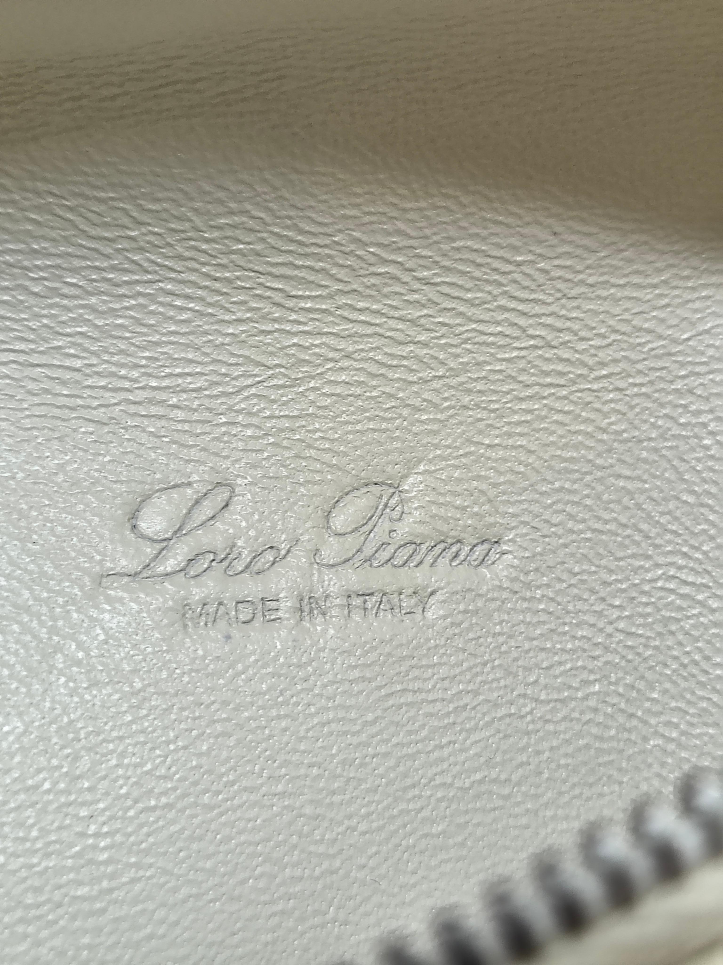 Loro Piana White Pocket 19 Clutch Mini Borsa a mano con cinghie Crossbody in vendita 1