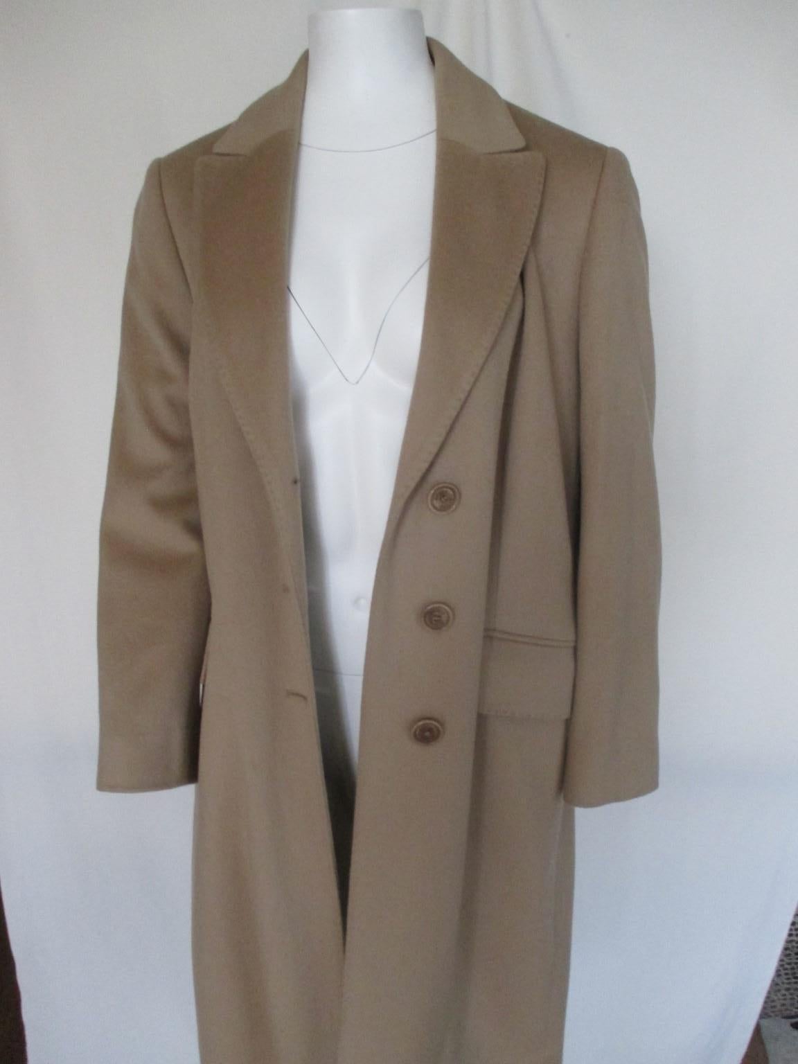 Loro Piana Wool Classic Camel Coat In Good Condition For Sale In Amsterdam, NL