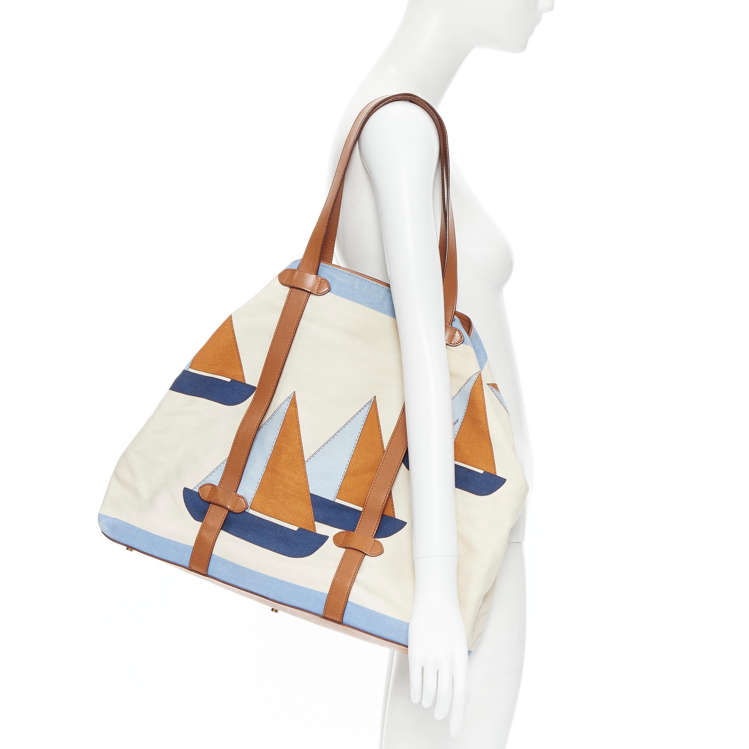 LORO PIANA Yacht print brown leather strap canvas tote bag 
Reference: TGAS/B00752 
Brand: Loro Piana 
Model: Yacht Sailing tote 
Material: Canvas 
Color: Beige 
Pattern: Other 
Extra Detail: Flat leather shoulder strap. Leather lining. Nylon