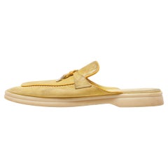 Loro Piana - Mules plates Babouche Charms en daim jaune, taille 40