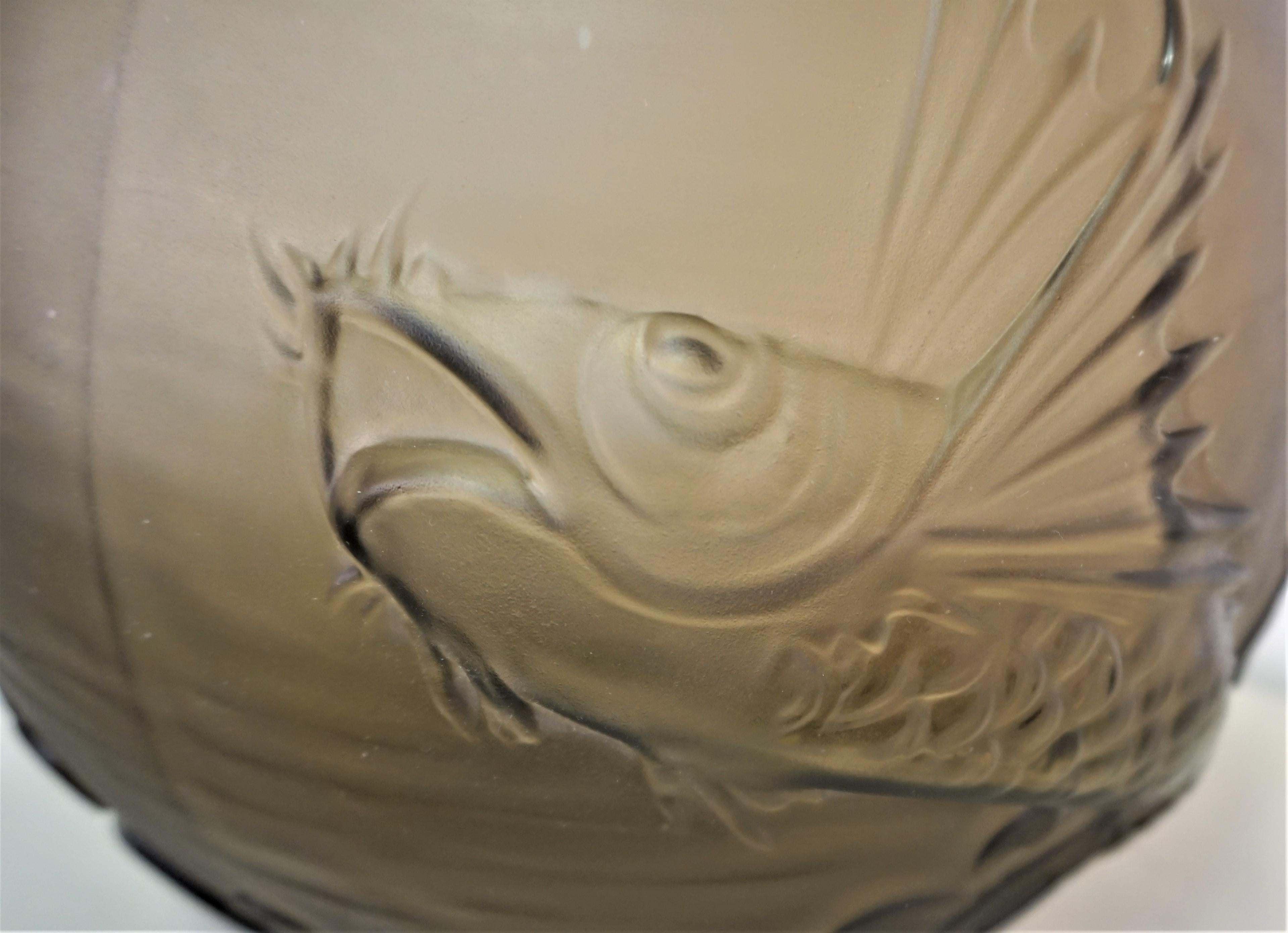 Français Vase à poissons en verre Art Déco Lorrain/ Daum en vente