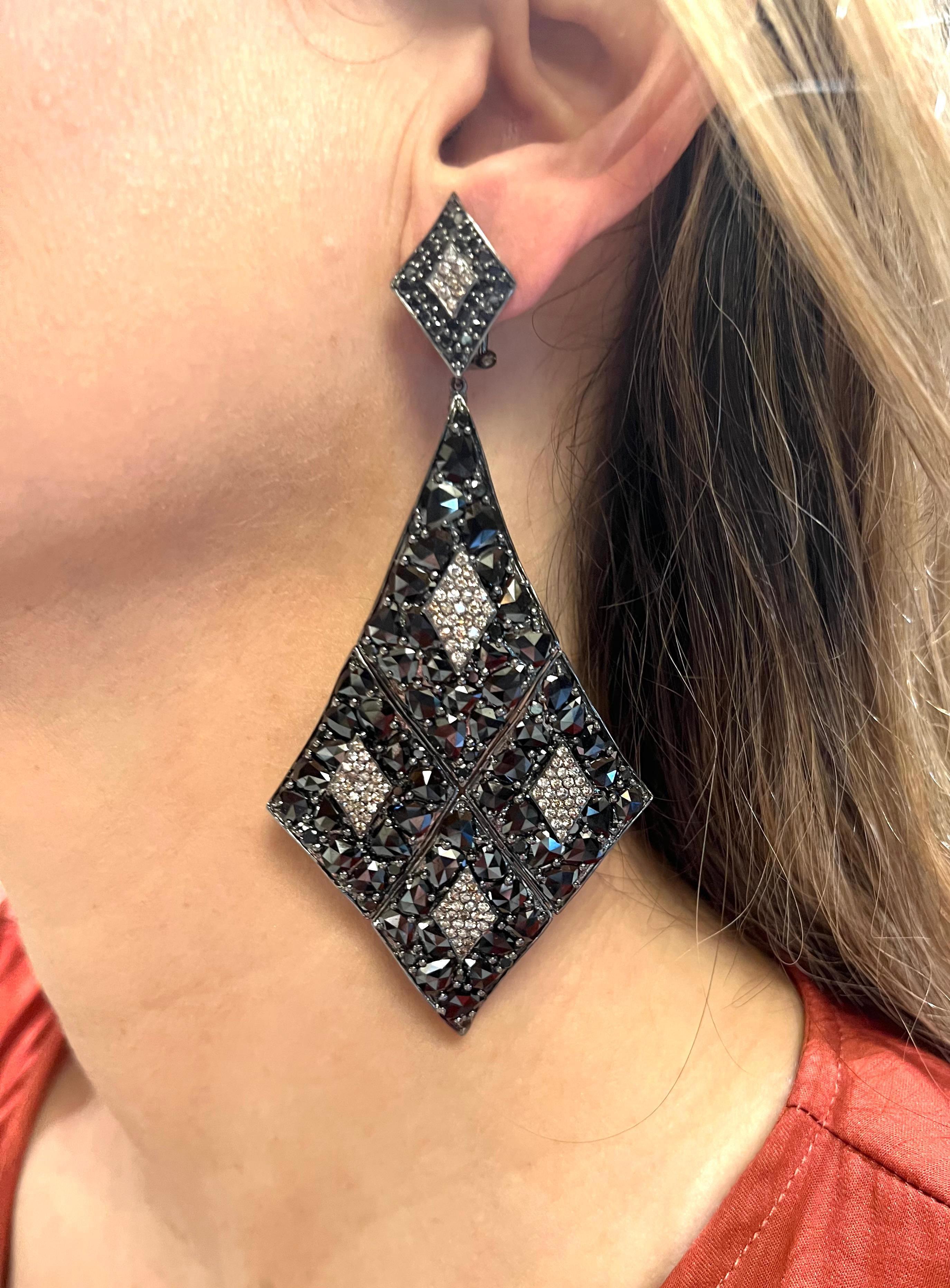 Lorraine Schwartz blackened 18kt gold, triangular-shaped large pendant earrings.  Overall L.4.25