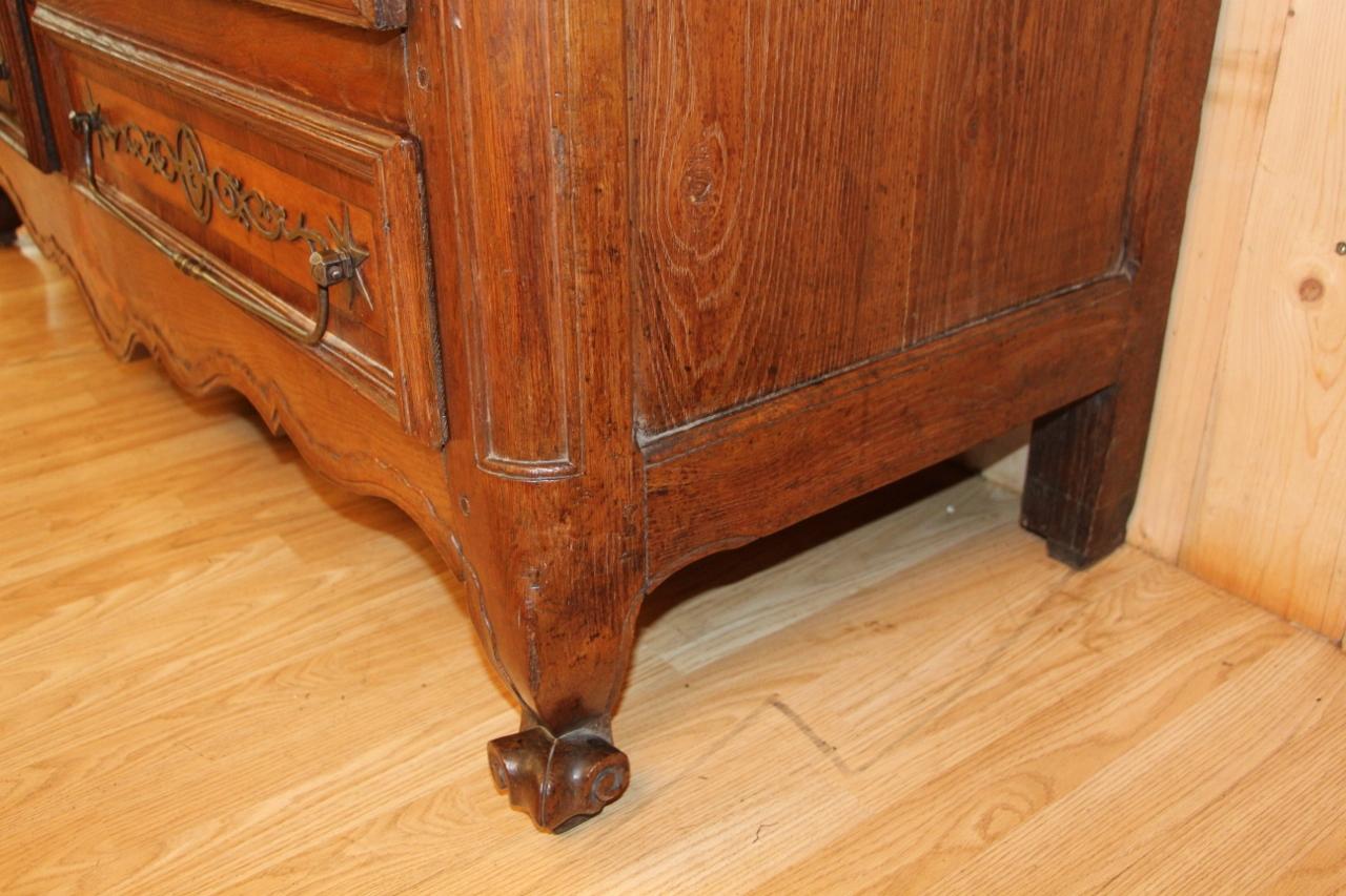 Armadio Lorrain dell'inizio del XIX secolo con intarsio a forma di Aquila Impero in vendita 4