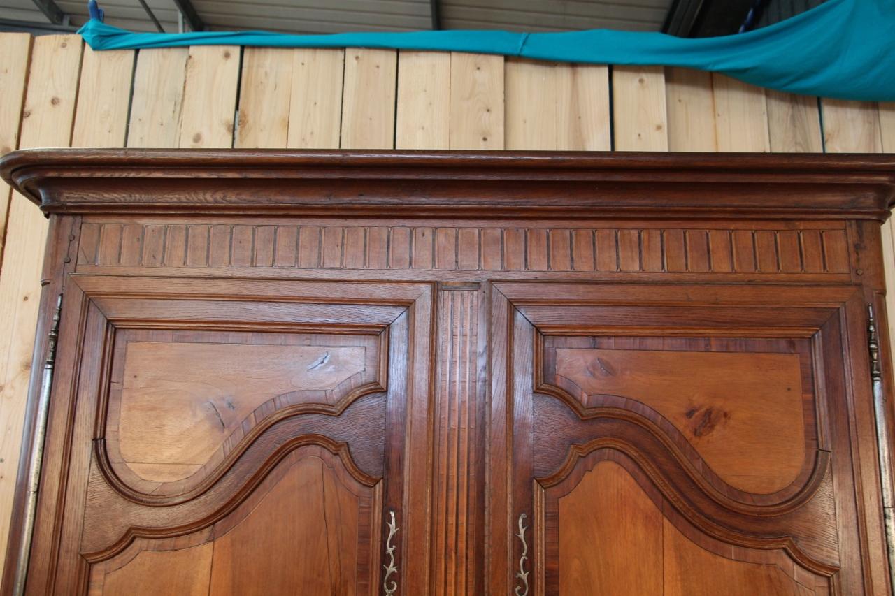 Stile impero Armadio Lorrain dell'inizio del XIX secolo con intarsio a forma di Aquila Impero in vendita