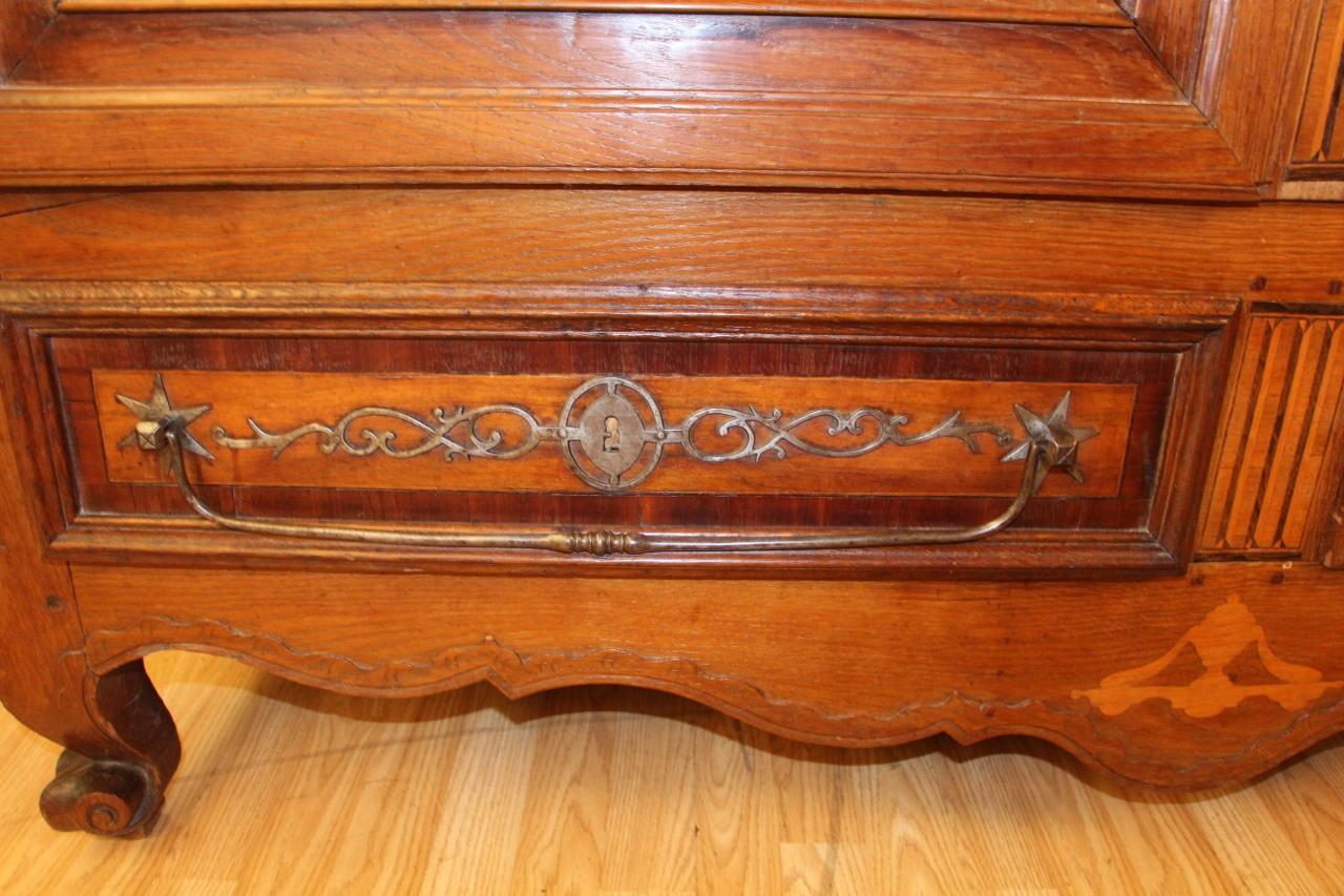 Armadio Lorrain dell'inizio del XIX secolo con intarsio a forma di Aquila Impero in vendita 2