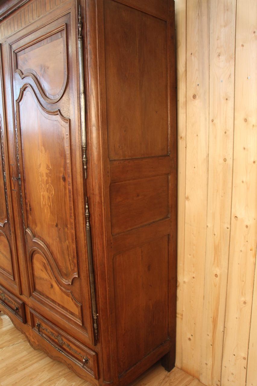 Armadio Lorrain dell'inizio del XIX secolo con intarsio a forma di Aquila Impero in vendita 3