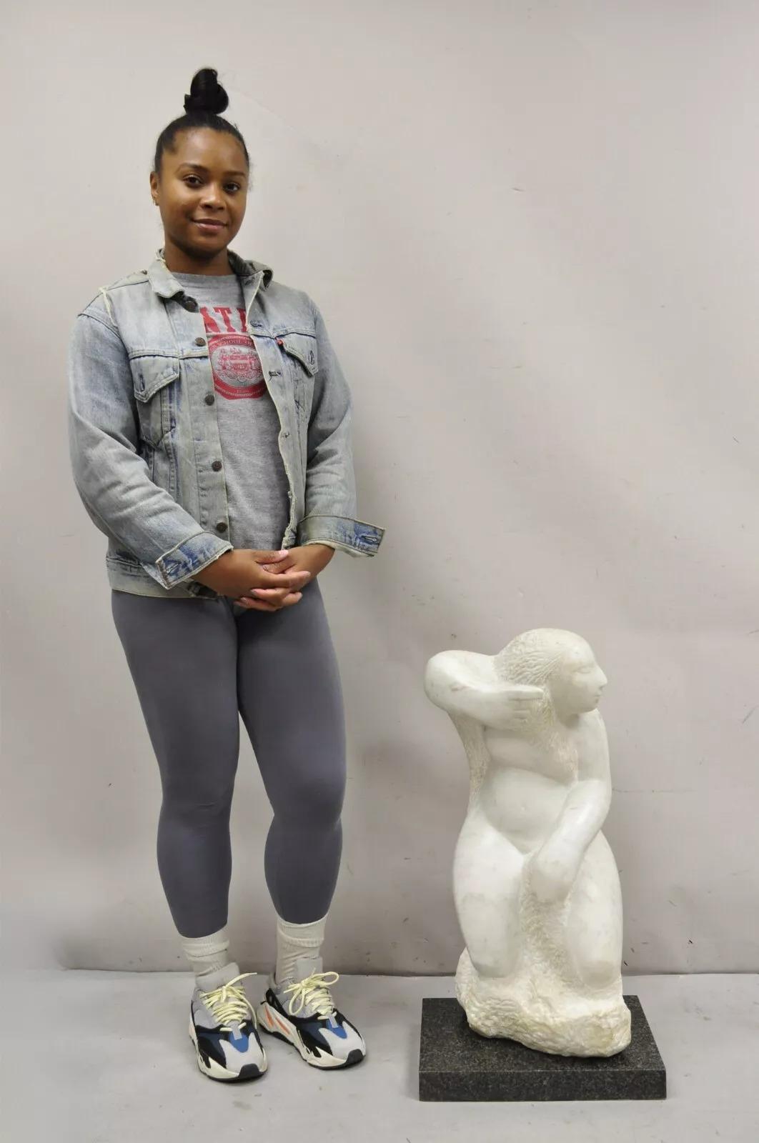 Lorrie Goulet Grande nudo femminile scolpito in marmo Scultura astratta su base di marmo in vendita 3