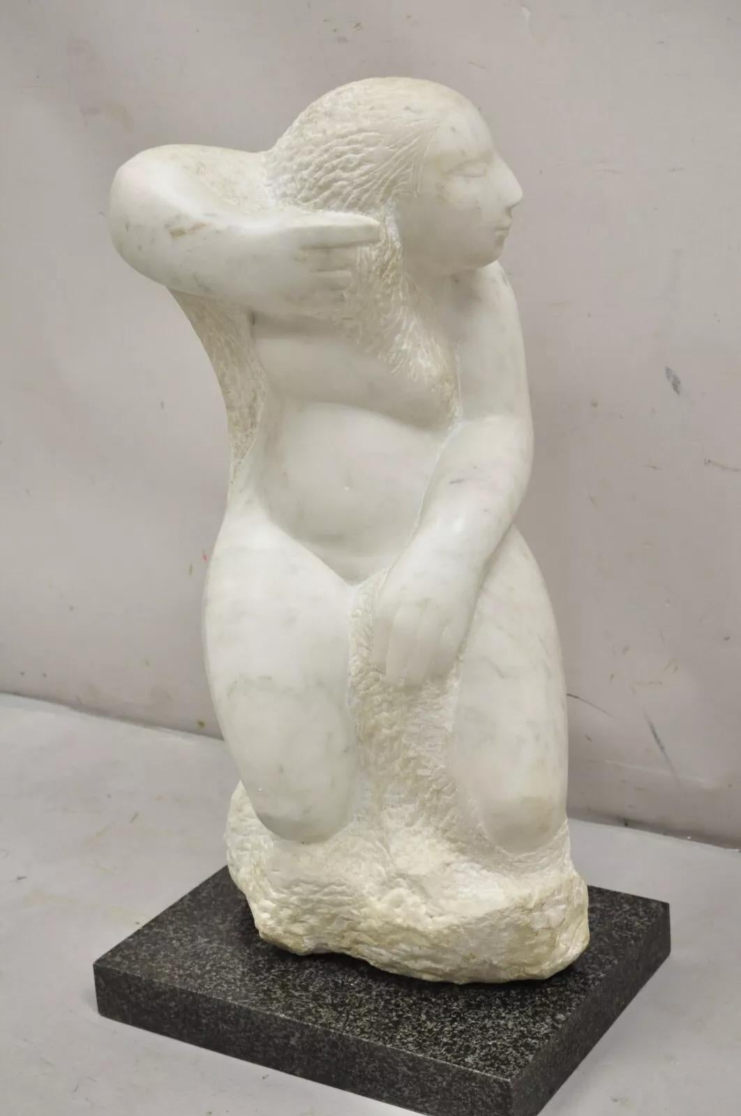 Lorrie Goulet (americano, 1925 - 2021) Grande scultura astratta di nudo femminile in marmo scolpito su base di marmo, firmata dall'artista. Circa 175 libbre (scultura) più 40 libbre (base). Circa alla fine del XX secolo. Misure: 31