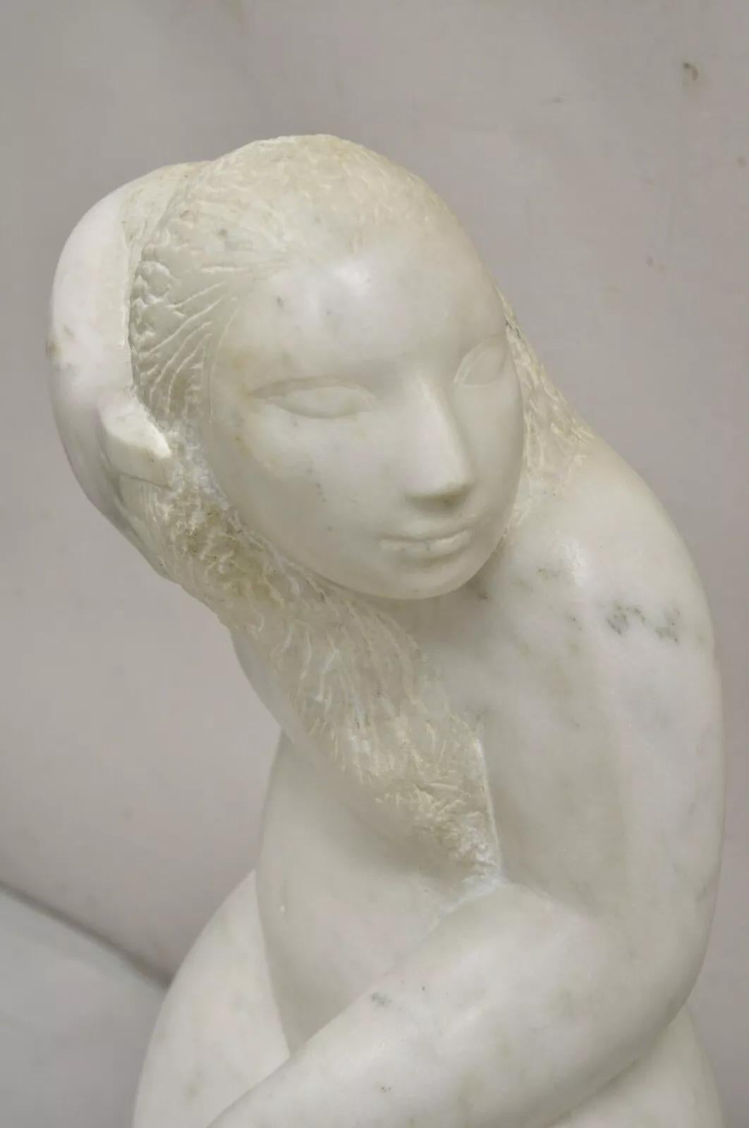 Moderno Lorrie Goulet Grande nudo femminile scolpito in marmo Scultura astratta su base di marmo in vendita