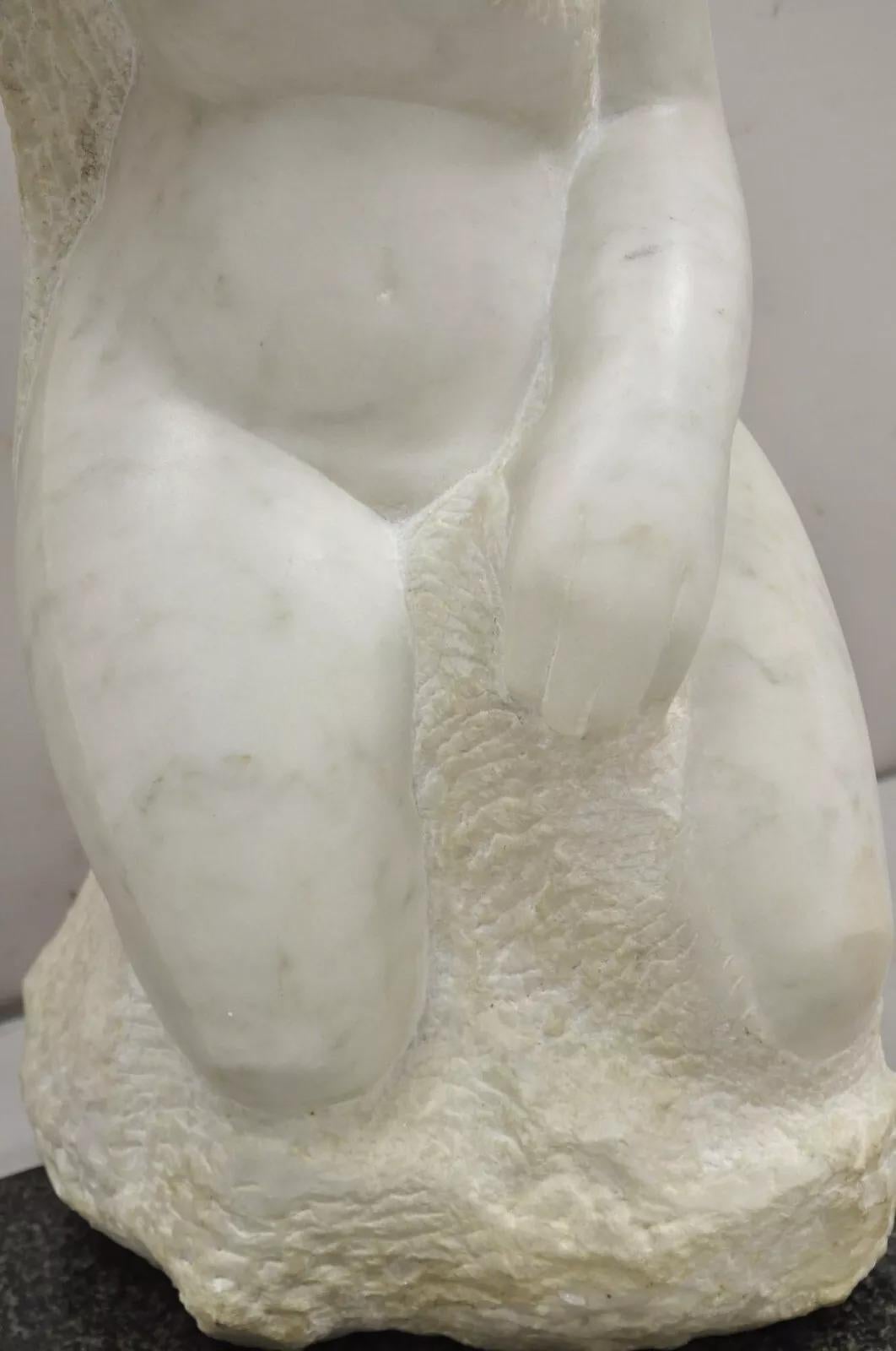 Sconosciuto Lorrie Goulet Grande nudo femminile scolpito in marmo Scultura astratta su base di marmo in vendita