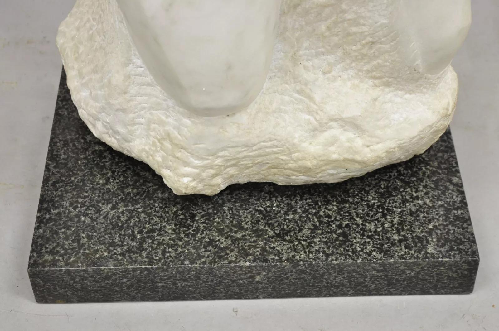Lorrie Goulet Grande nudo femminile scolpito in marmo Scultura astratta su base di marmo In condizioni buone in vendita a Philadelphia, PA