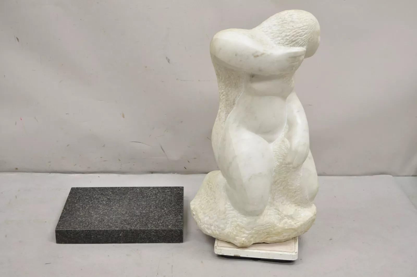 Lorrie Goulet Grande nudo femminile scolpito in marmo Scultura astratta su base di marmo in vendita 1