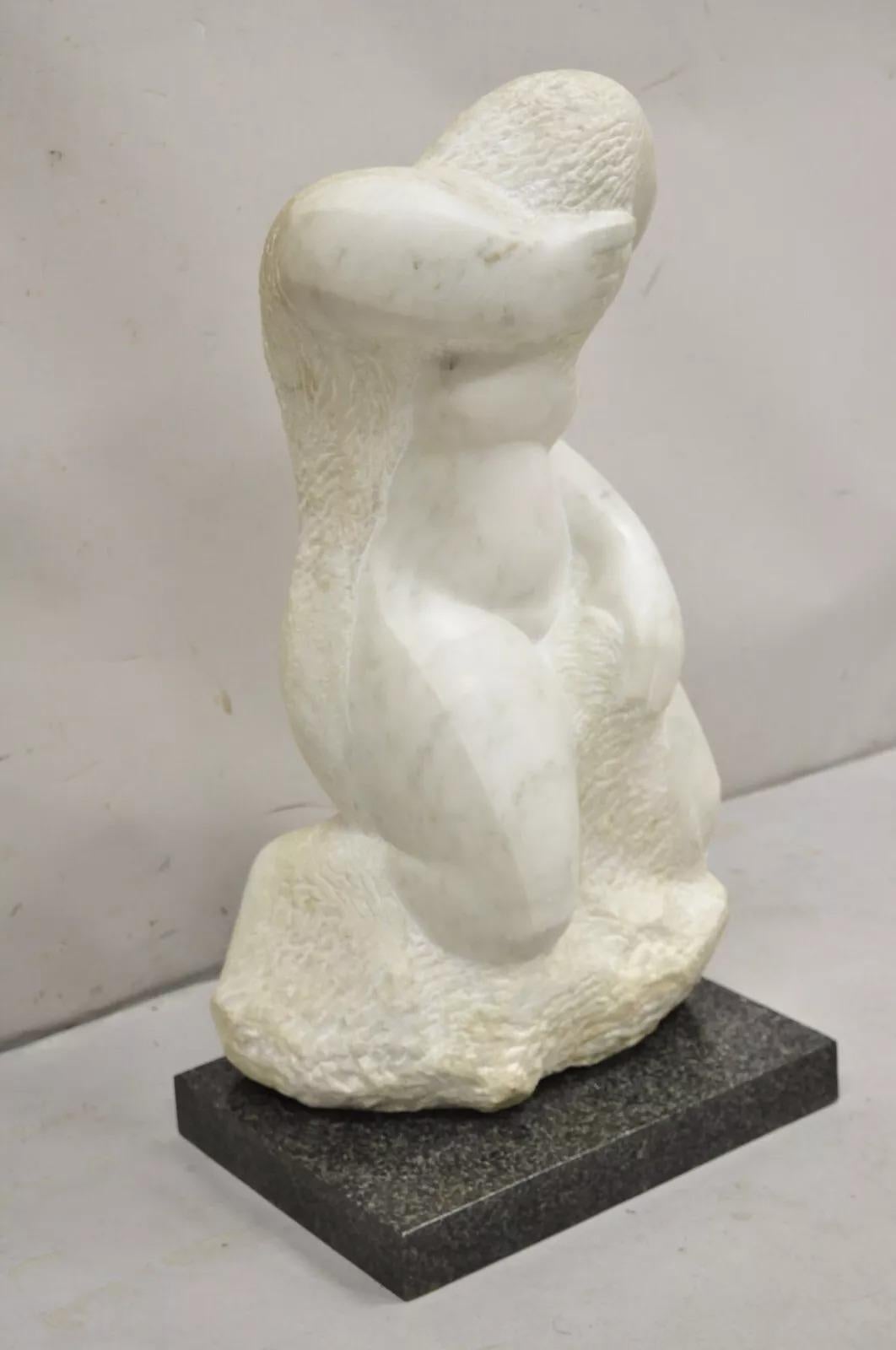 Lorrie Goulet Grande nudo femminile scolpito in marmo Scultura astratta su base di marmo in vendita 2