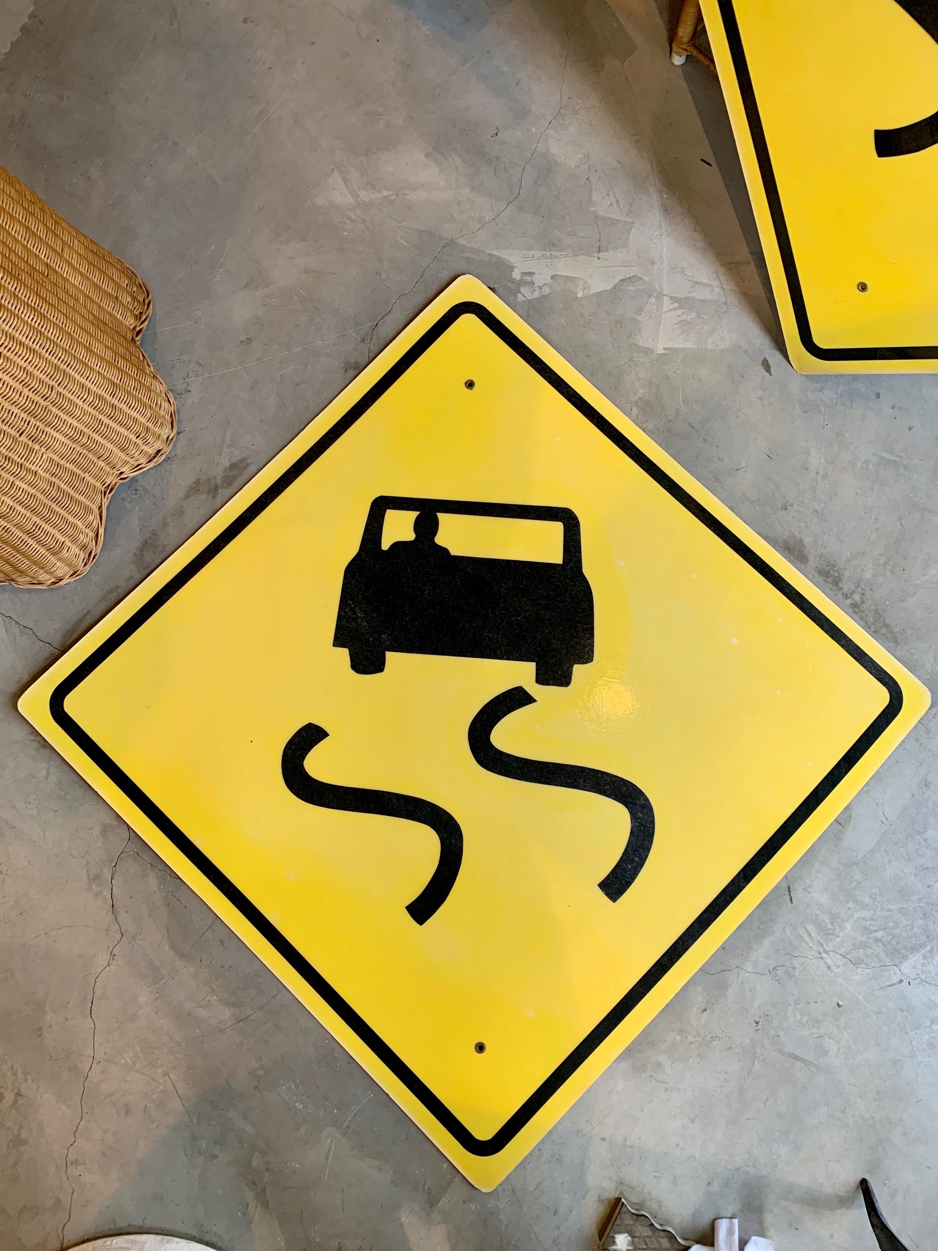 squiggly road sign