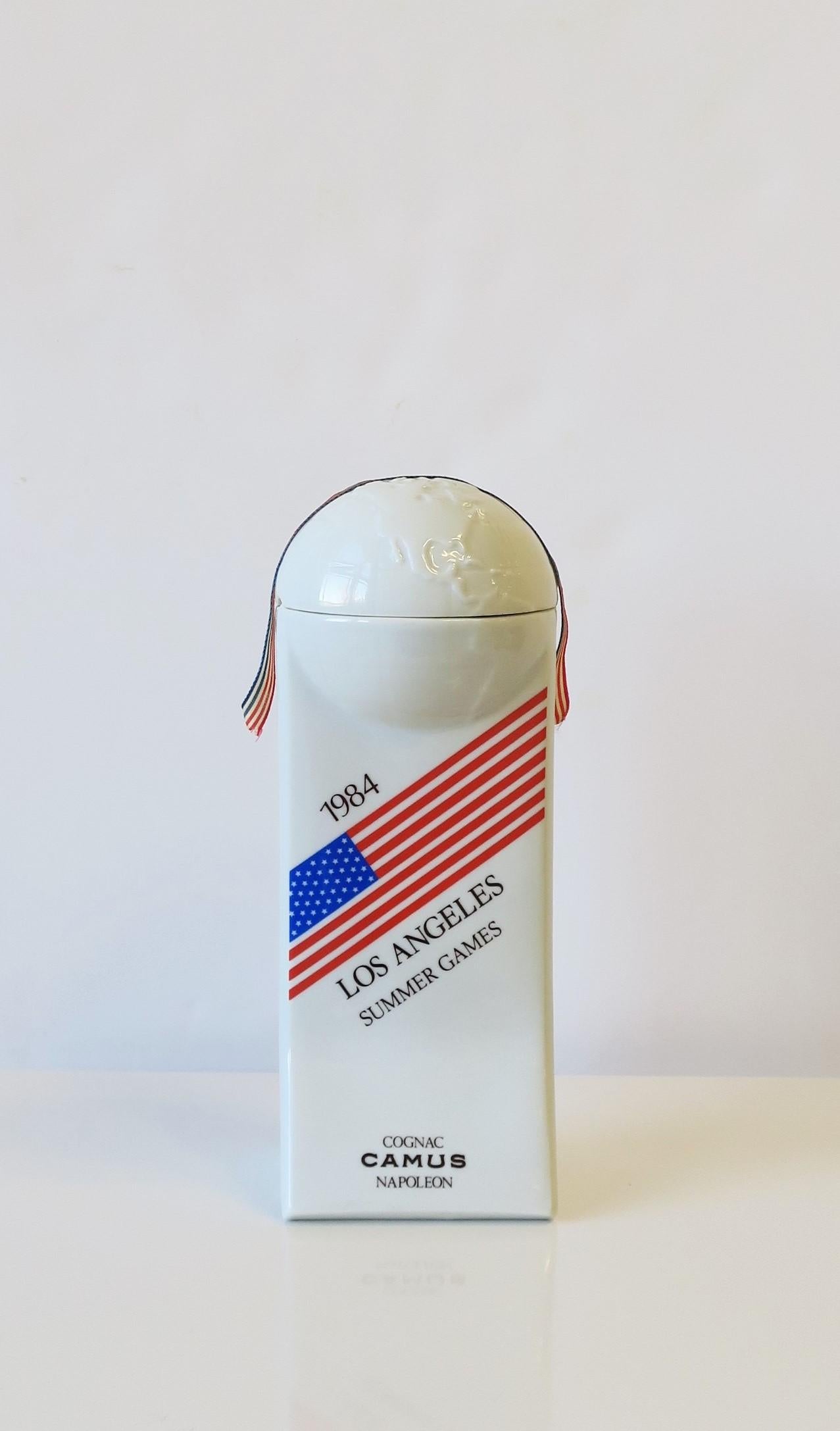Französische Weltkugelflasche der Olympischen Sommerspiele in Los Angeles, limitierte Auflage, 1984 (Postmoderne) im Angebot