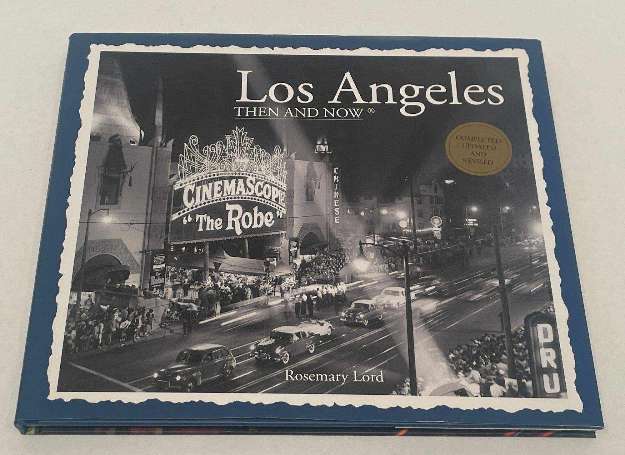 Los Angeles damals und heute von Rosemary Lord Hardcover Buch 2014.
Los Angeles, die Stadt der Engel, ist die Hauptstadt des Showbusiness, wo jung und schön zu sein alles bedeutet. Los Angeles Then & Now ist eine fesselnde Chronik der Geschichte und